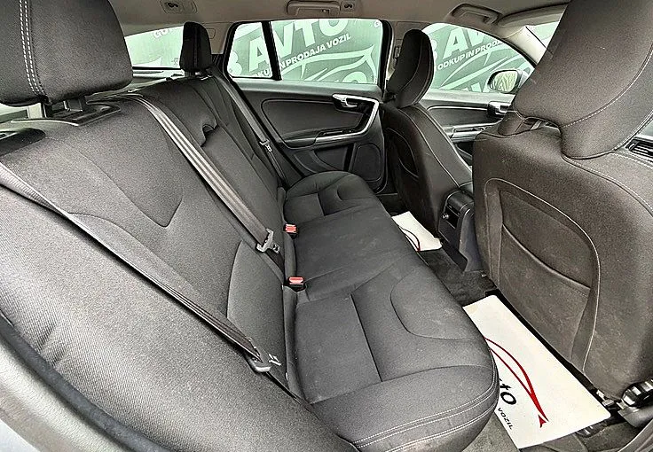Zunanja slika - Volvo V60 - D3 Momentum Geartronic+110KW+BIXENON+NAVI+UGODNO - 11