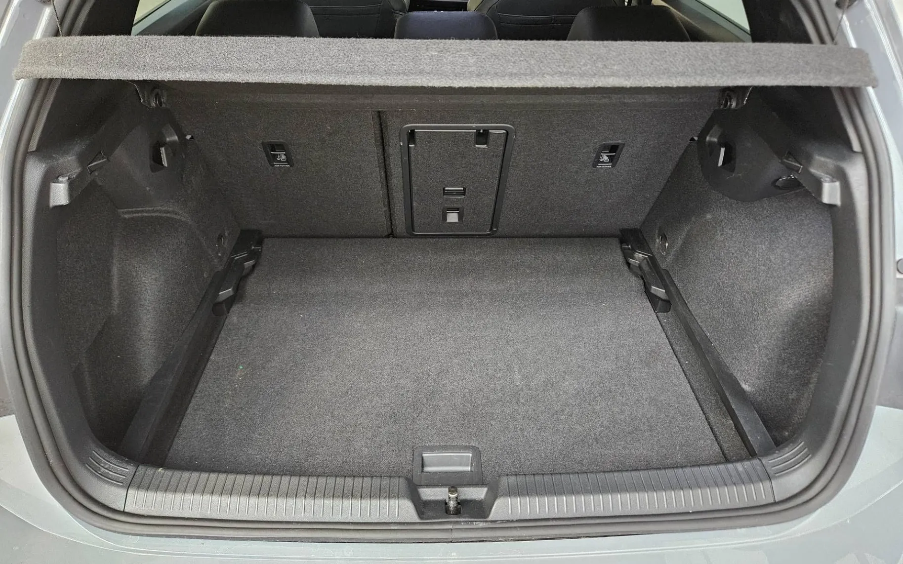 Notranja slika - Volkswagen Golf - 1.5 eTSI BMT 4Joy DSG - 12