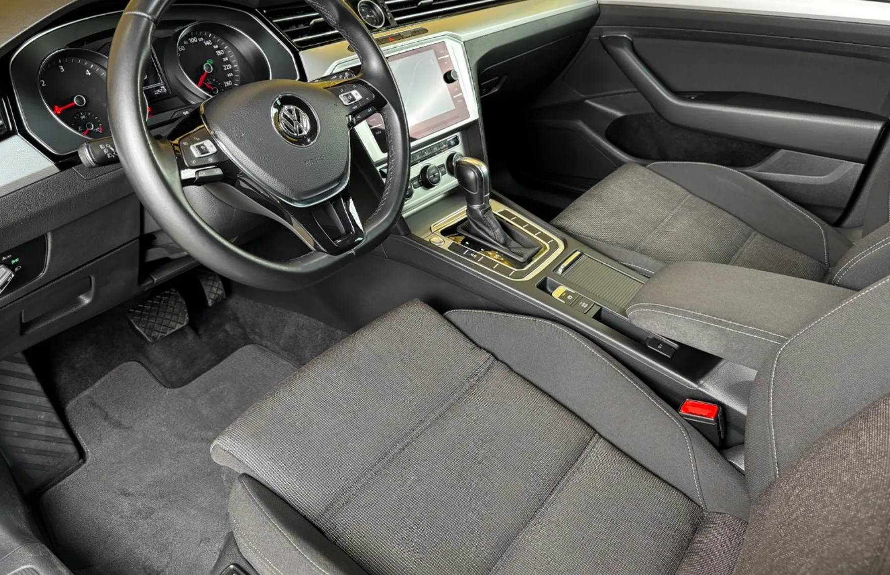 Zunanja slika - Volkswagen Passat - Variant 2.0 TDI AUT. LED-MASAZA-KLJUKA-KAMERA-GRETJE-RADAR - 15