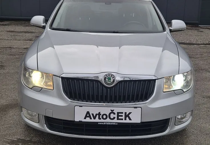 Zunanja slika - Škoda Superb - 1.9 TDI + XENON + NAVI + BREZ POLOGA - 2