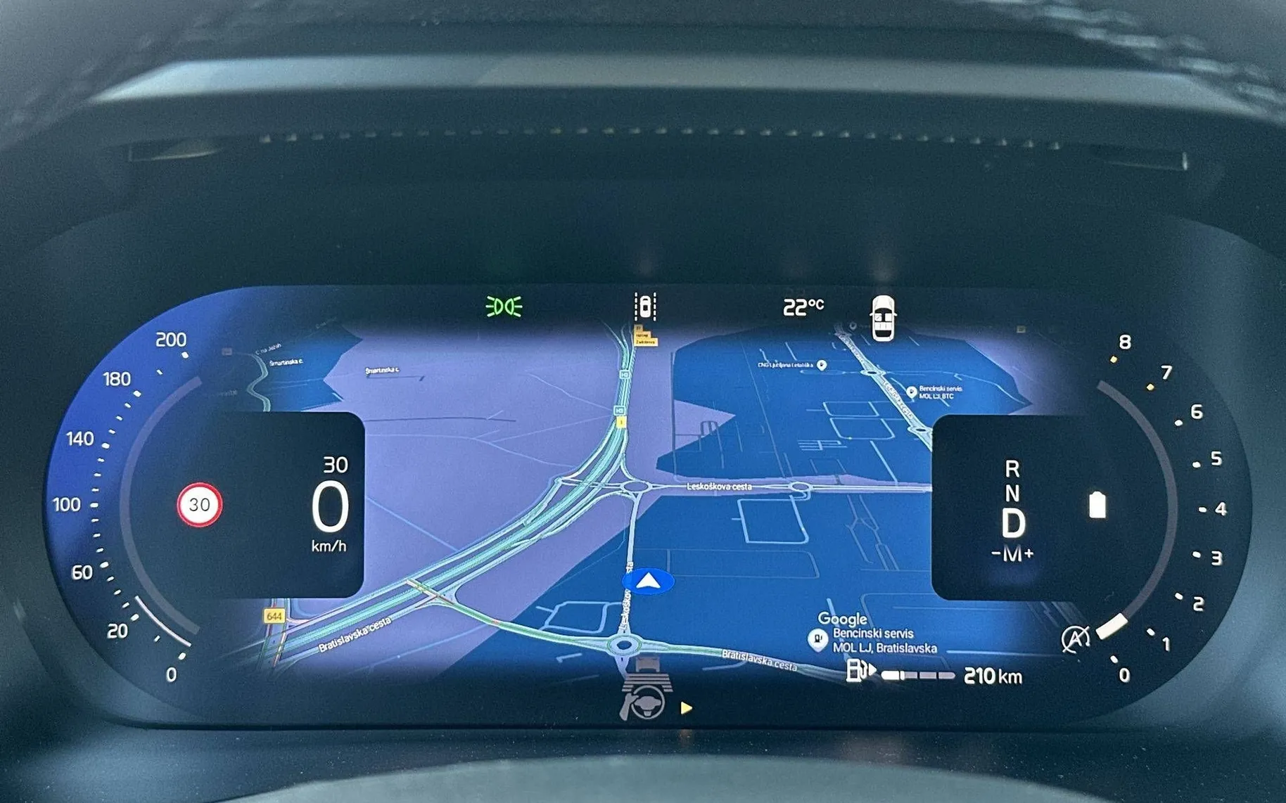 Notranja slika - Volvo XC40 - B3P Core Avt. - 13