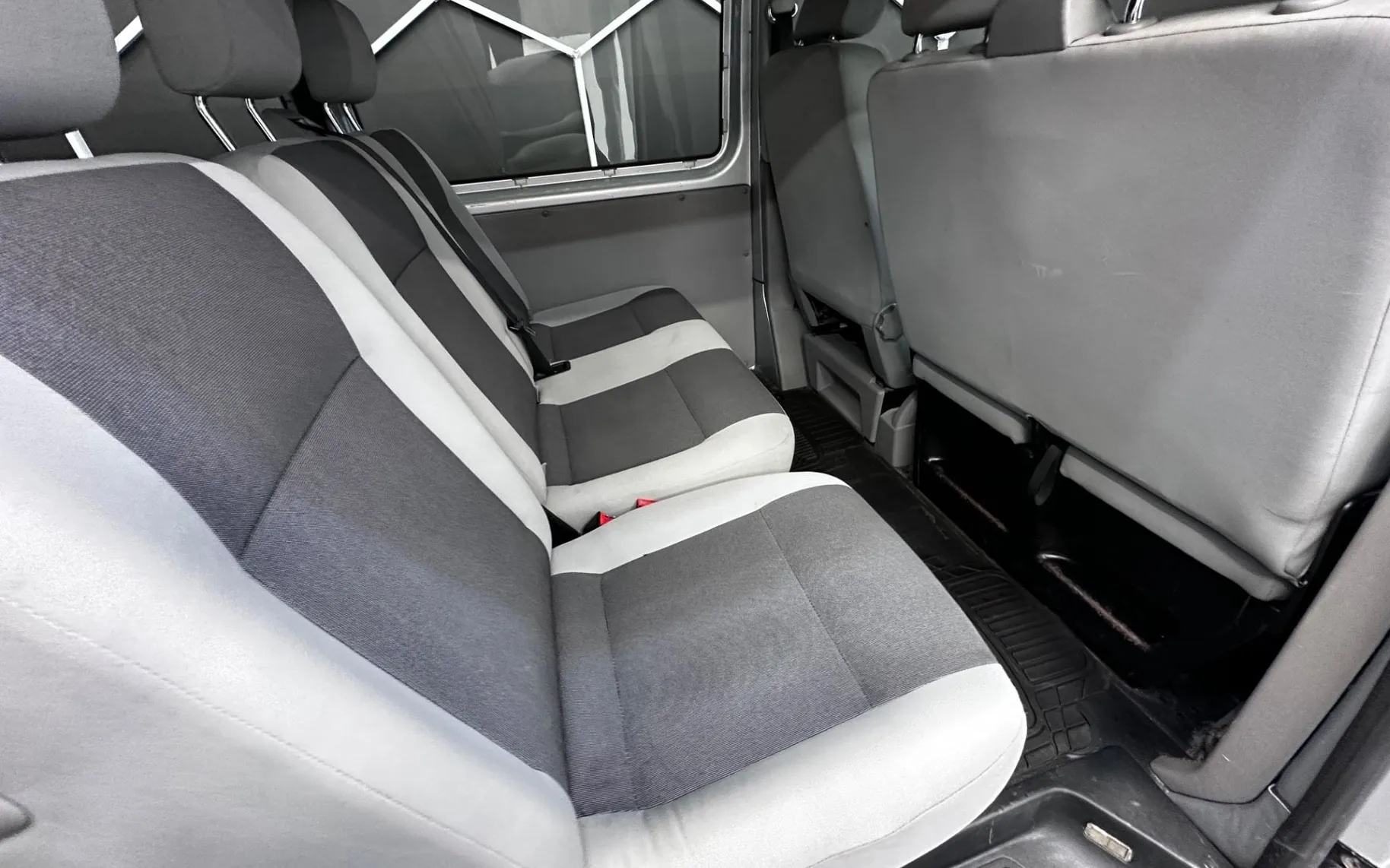 Notranja slika - Volkswagen Transporter - 2.0 TDI 9 SEDEŽEV... - 11