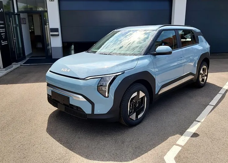 Zunanja slika - KIA EV3 - 58.3 kWh baterija. 150 kW  204 KM  SKAY - 1