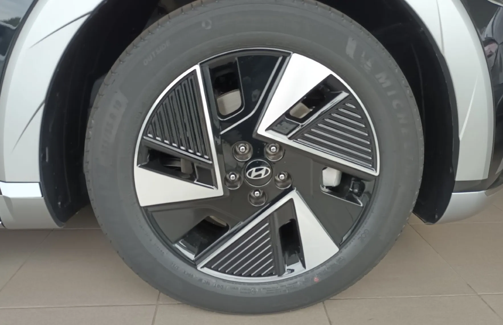 Zunanja slika - Hyundai Ioniq 5 - 168kW PREMIUM 84 kWh VOZILA V PRIHODU - 6