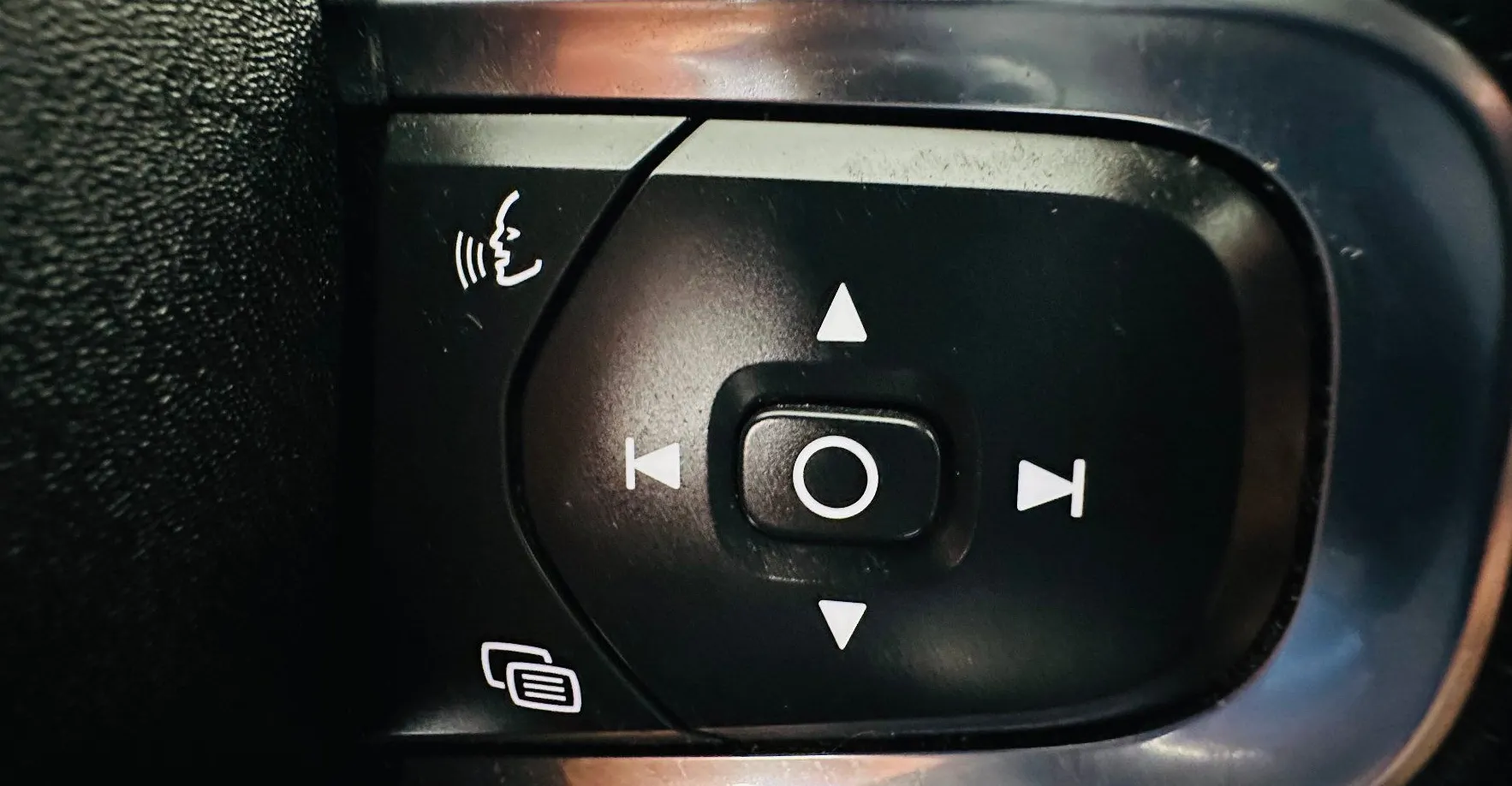 Zunanja slika - Volvo XC40 - T5 Recharge Twin Engine R-Design Avt.KAMERA.LED - 9