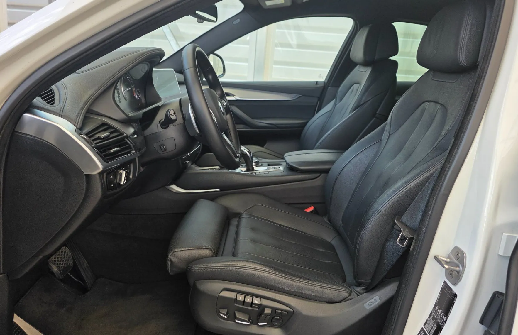 Zunanja slika - BMW X6 - serija : xDrive 30d - GR. + HLAJ. SED. - LED - KAMERA - NAV - 9