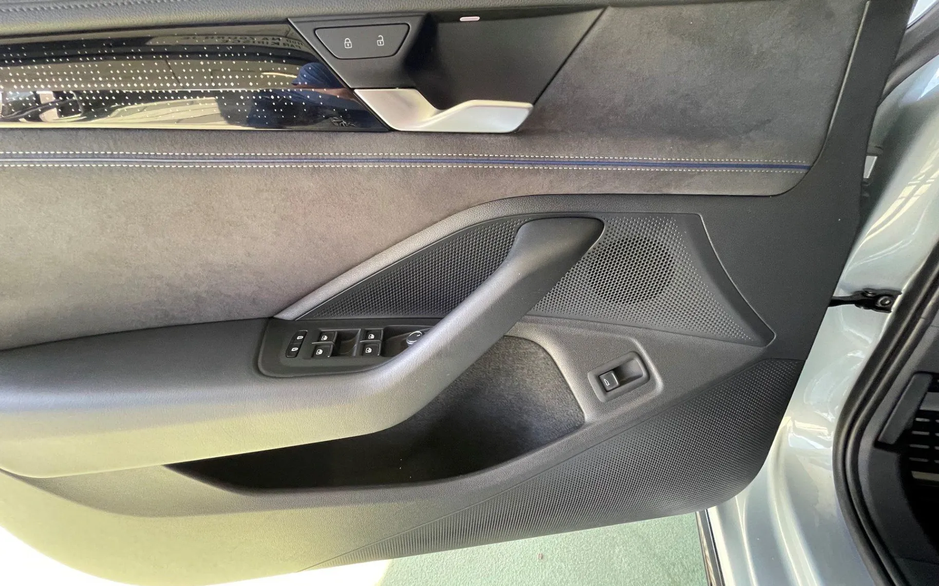 Zunanja slika - Volkswagen Passat - 2.0 TDI BMT R-Line DSG LED. NAVI.KAMER360.PDC2X - 35