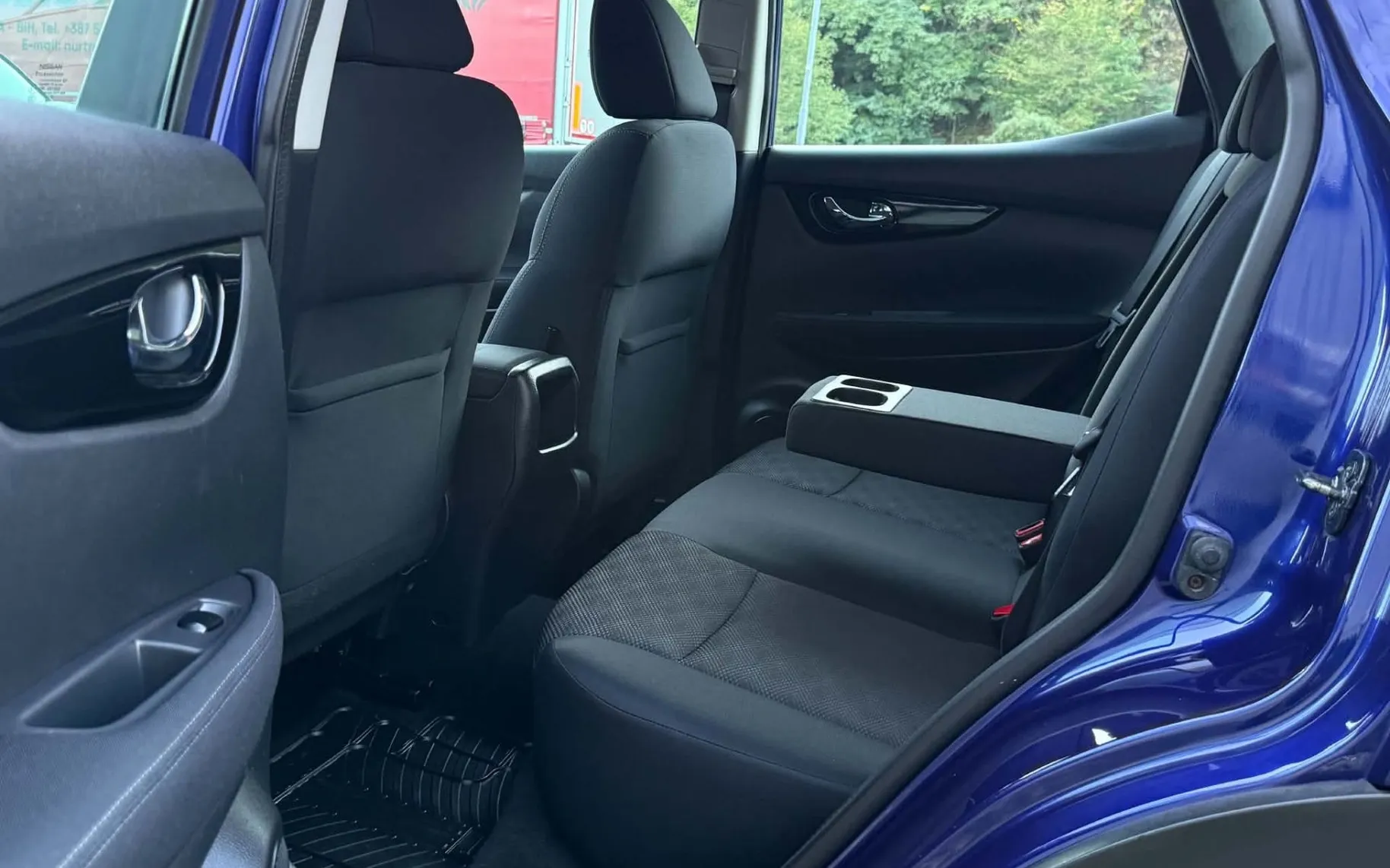 Notranja slika - Nissan Qashqai - 1.2 DIG-T-LIZING ZA TUJCE-NAVI-PDC- - 11