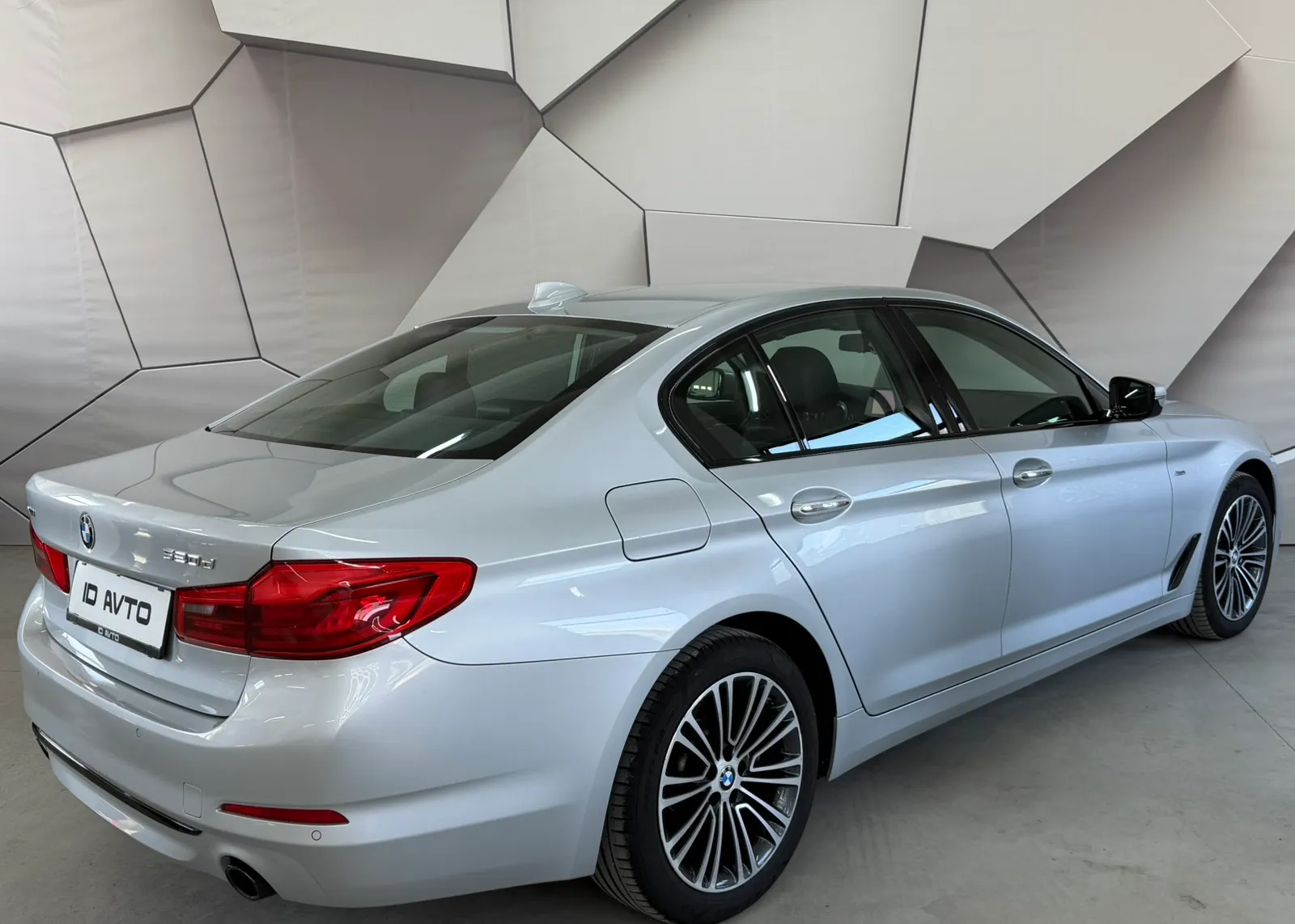 Zunanja slika - BMW Serija 5 - 520d xDrive Avt. - 3