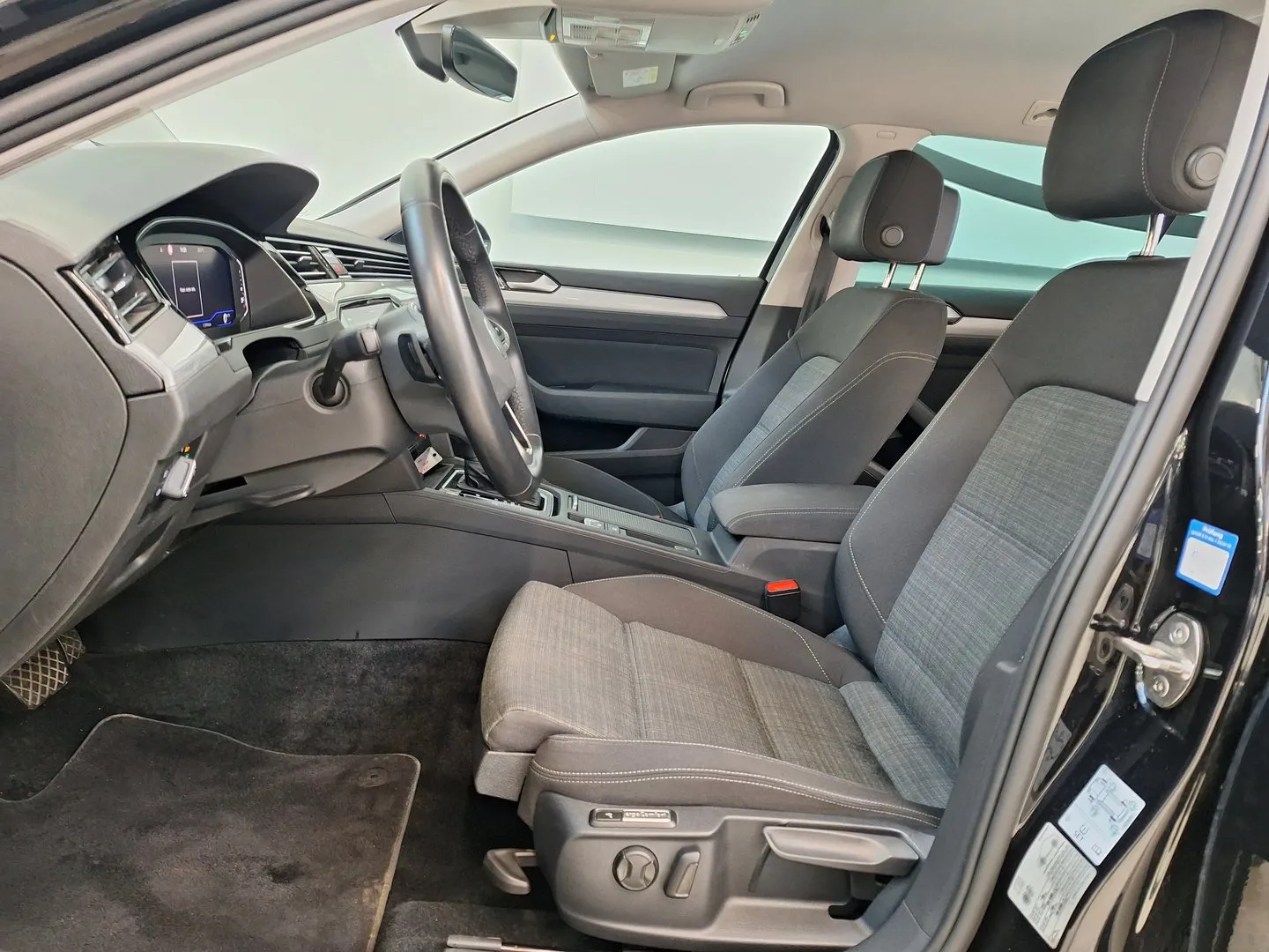 Zunanja slika - VW Passat - Variant Business 2.0 TDI DSG - 5