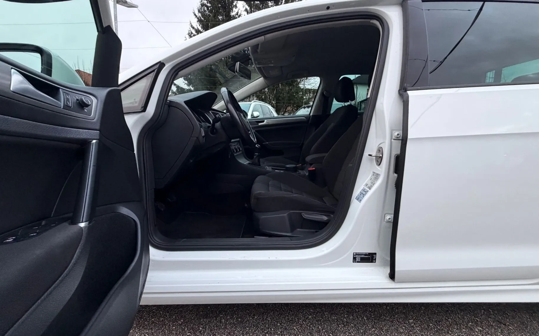 Zunanja slika - Volkswagen Golf - 2.0 TDI 4MOTION R-LiNE SLO.VOZILO LED XENON - 17