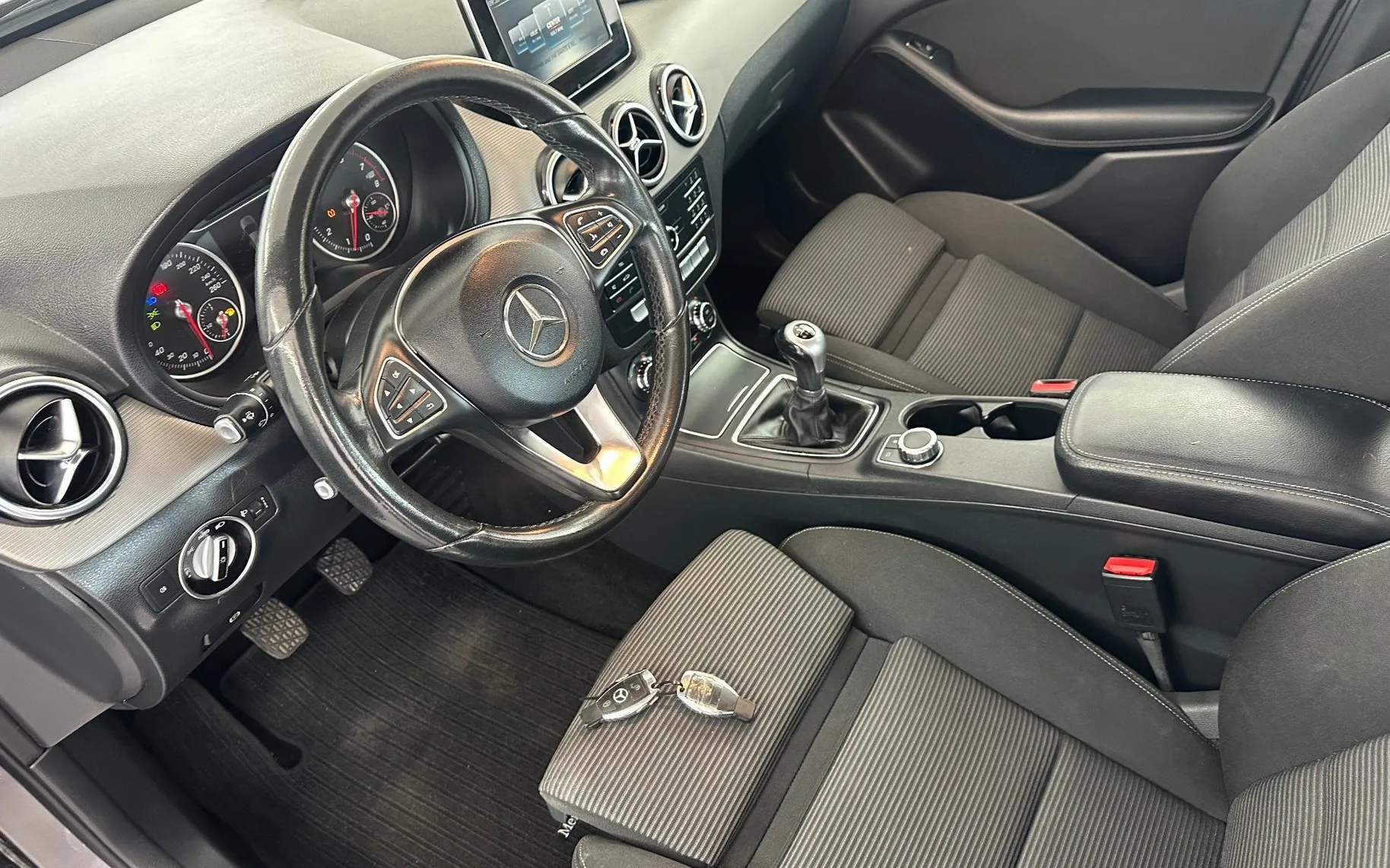 Zunanja slika - Mercedes-Benz B-Razred - B 200 BENCIN 1.6 SLOVENSKI.SAMO 104.000 KM - 4