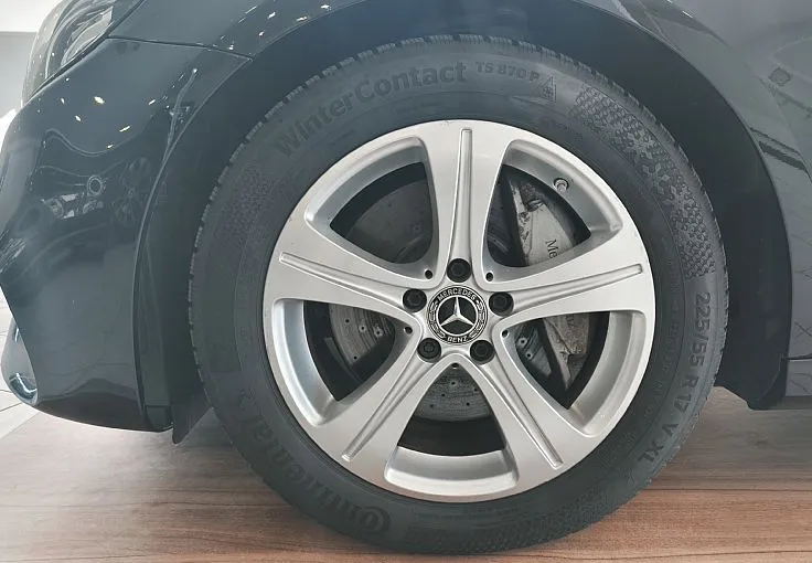 Zunanja slika - Mercedes-Benz E-Razred - E 220 d AMG-KAMERA-AVANTGARDE-LED-F1-VIDEO - 11