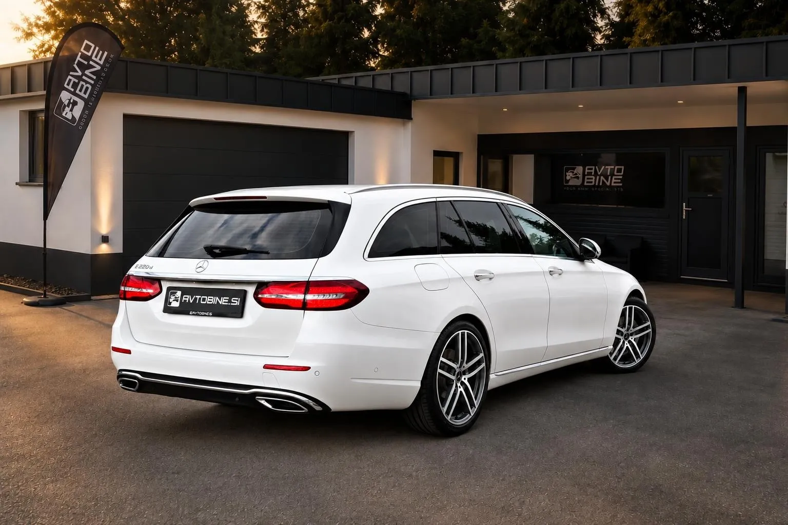 Notranja slika - Mercedes-Benz E-Razred - E 220 D•AVANTGARDE•9G•VIRTUAL•HEAD UP•LED•NAVI... - 8