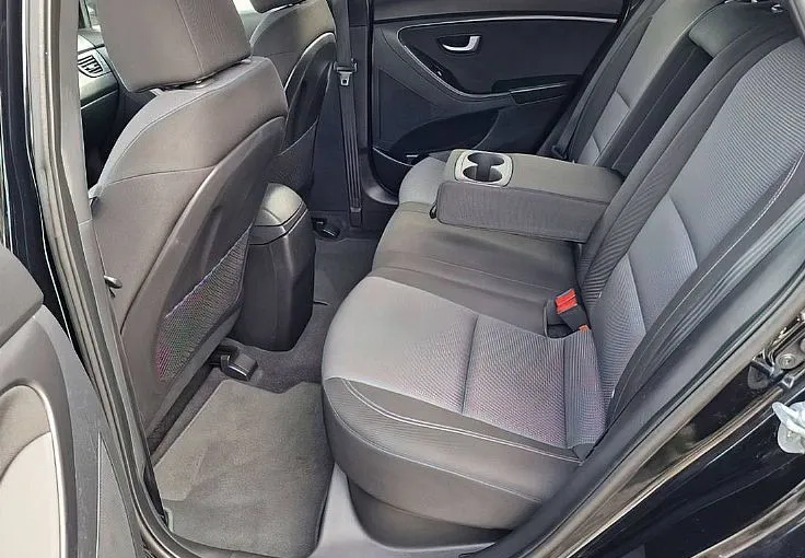 Zunanja slika - Hyundai i30 Wagon - 1.6 CRDI 81KW COMFORT LEPO OHRANJEN - 10