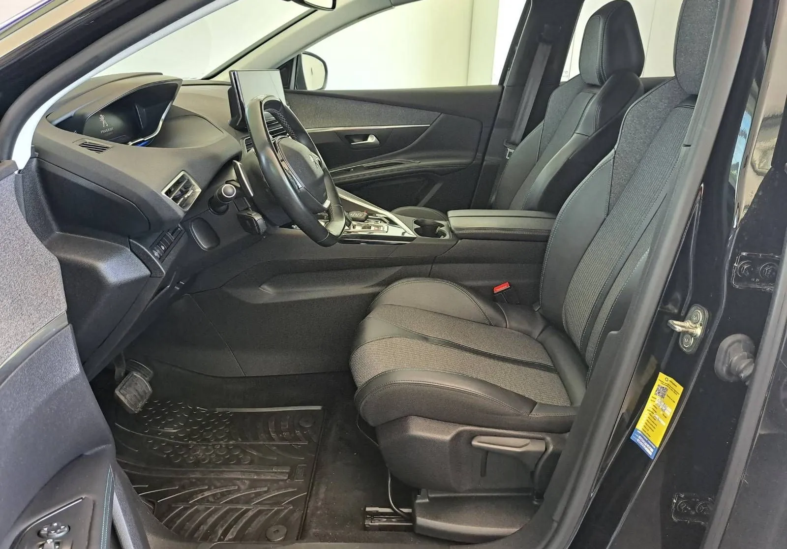 Notranja slika - Peugeot 3008 - 1.5 BlueHDi avt. Allure-FULL LED-KAMERA-ODLIČEN... - 8