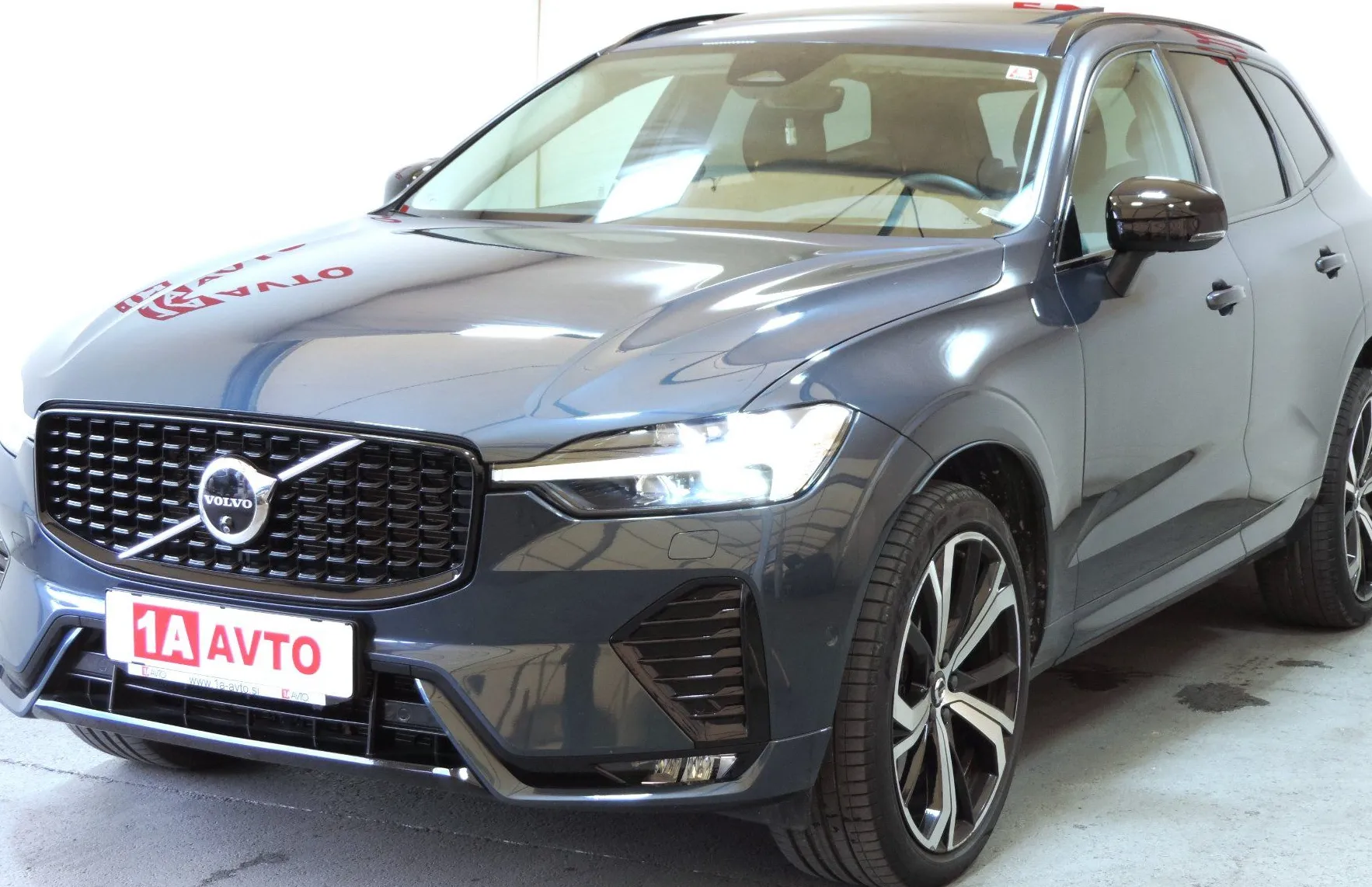 Zunanja slika - Volvo XC60 - B5P AWD Ultimate Dark Avt. LED-KAMERE 360-PANORAMA - 1
