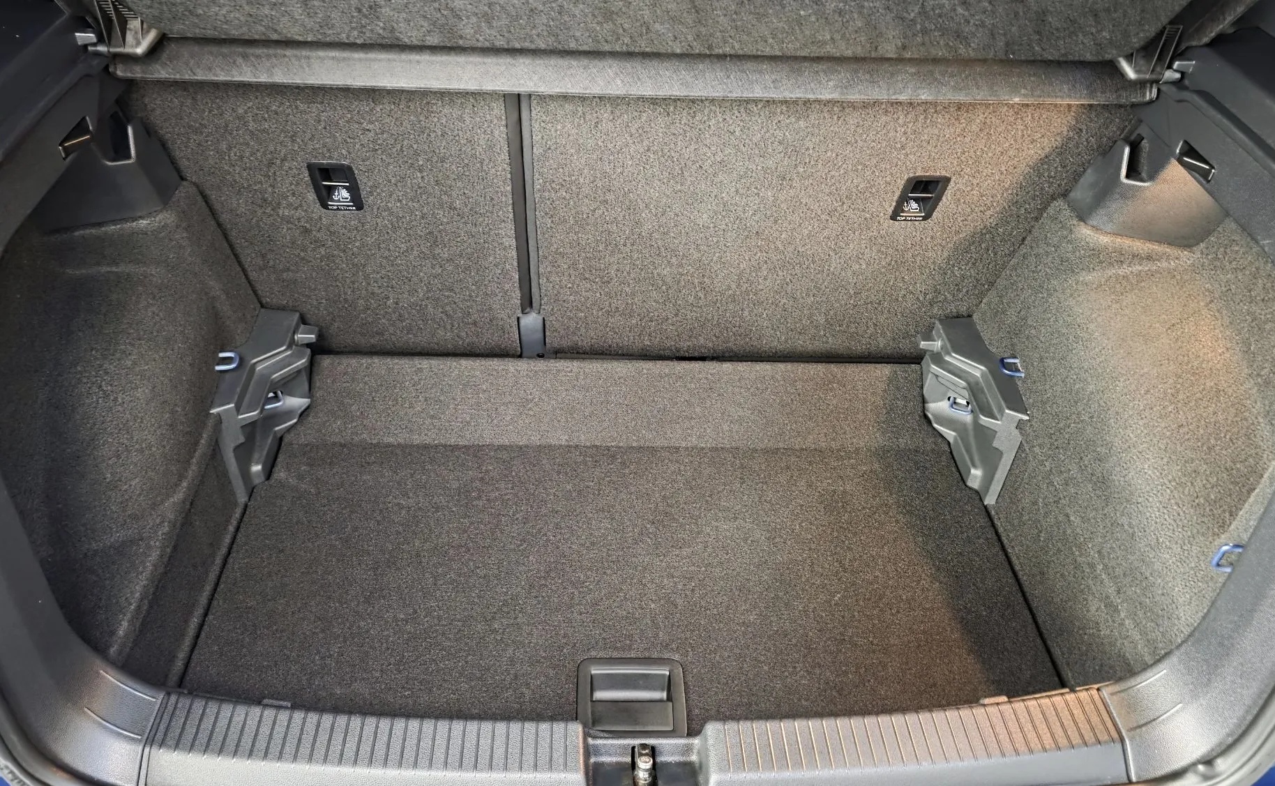 Zunanja slika - Volkswagen T-Cross - 1,0 TSI BMT R-Line 1.LAST SLO LED PDC ALU - 18