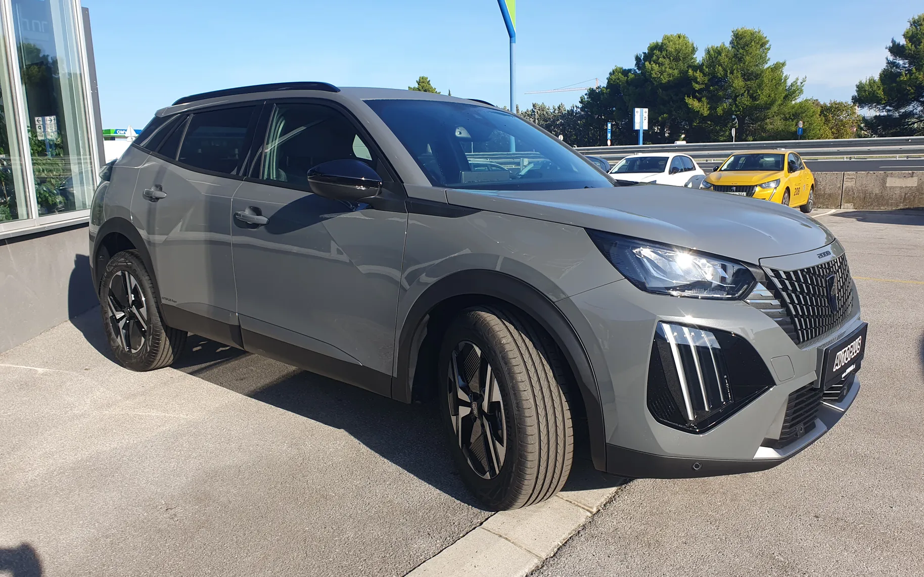 Zunanja slika - Peugeot 2008 - Allure HIBRID 110 - NA ZALOGI - 2