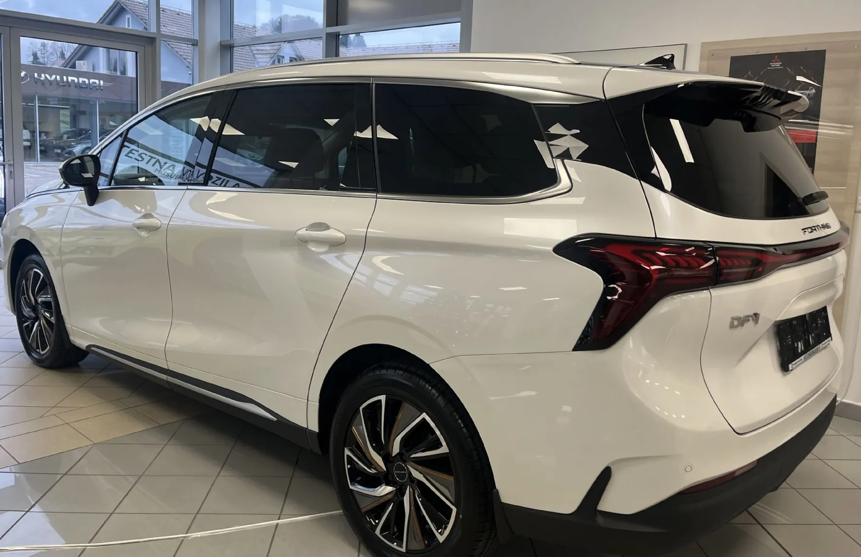 Zunanja slika - Forthing Forthing U Tour - U-Tour BENCINSKI 1.5 T. 174 KM . ADAS NOVO PRI NAS - 4