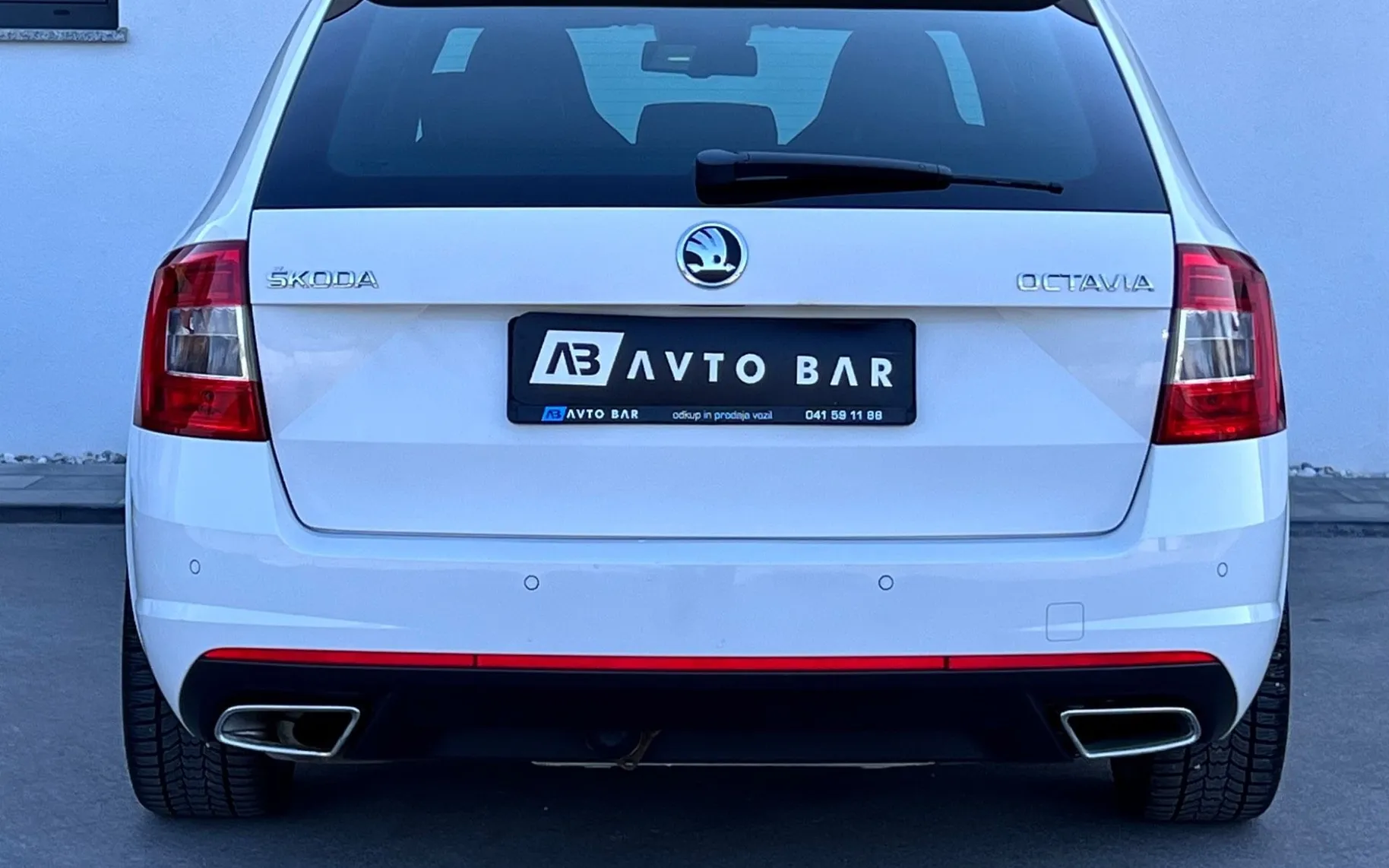 Notranja slika - Škoda Octavia - 2.0 TDI RS+XENON+NAVI+PDC+KLJUKA - 7