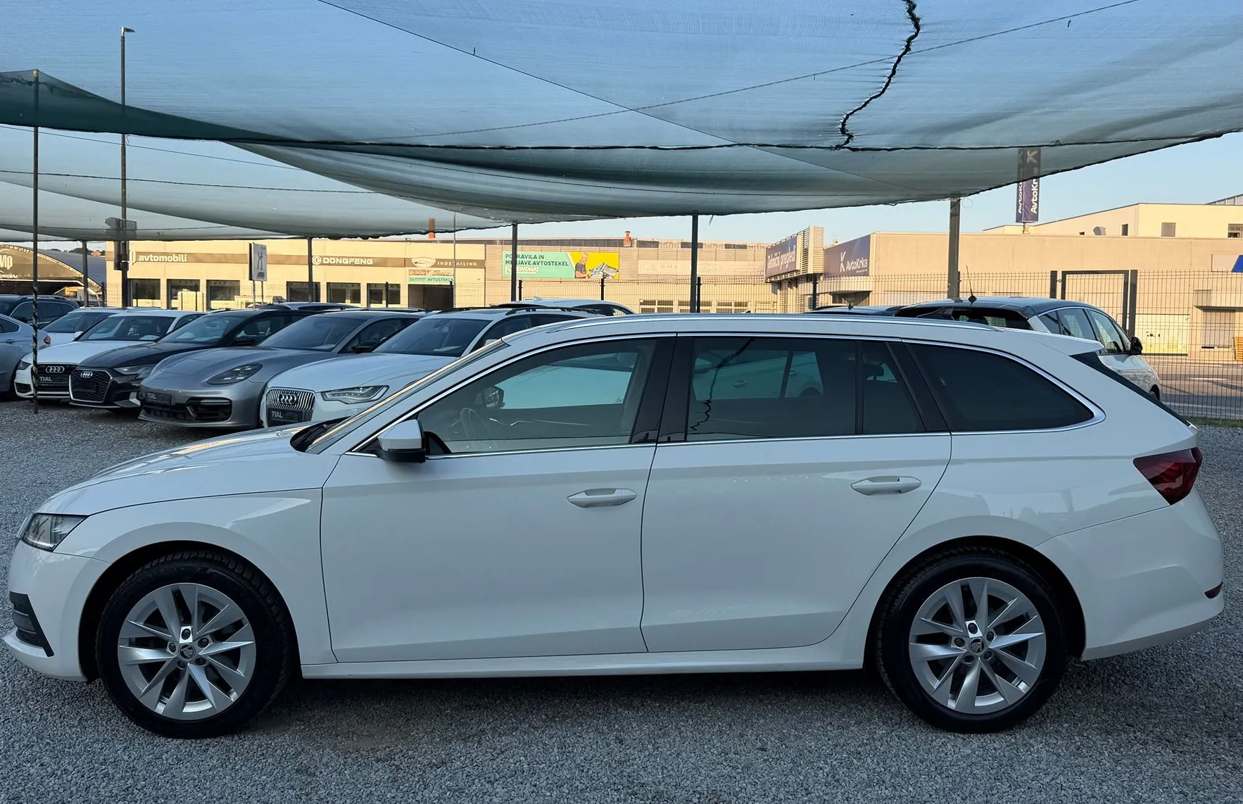 Zunanja slika - Škoda Octavia - 2.0 TDI Style DSG-VIRTUAL-AMBI-ACC-EL.PRTL-ALU - 4