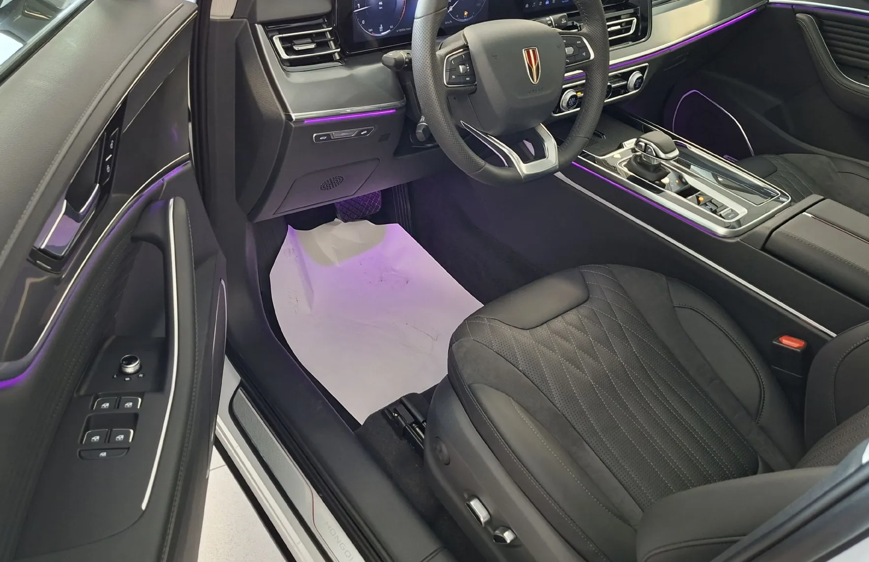 Zunanja slika - Hongqi HS5 - 2.0 T 4WD DCT - VOZILO NA ZALOGI - 6