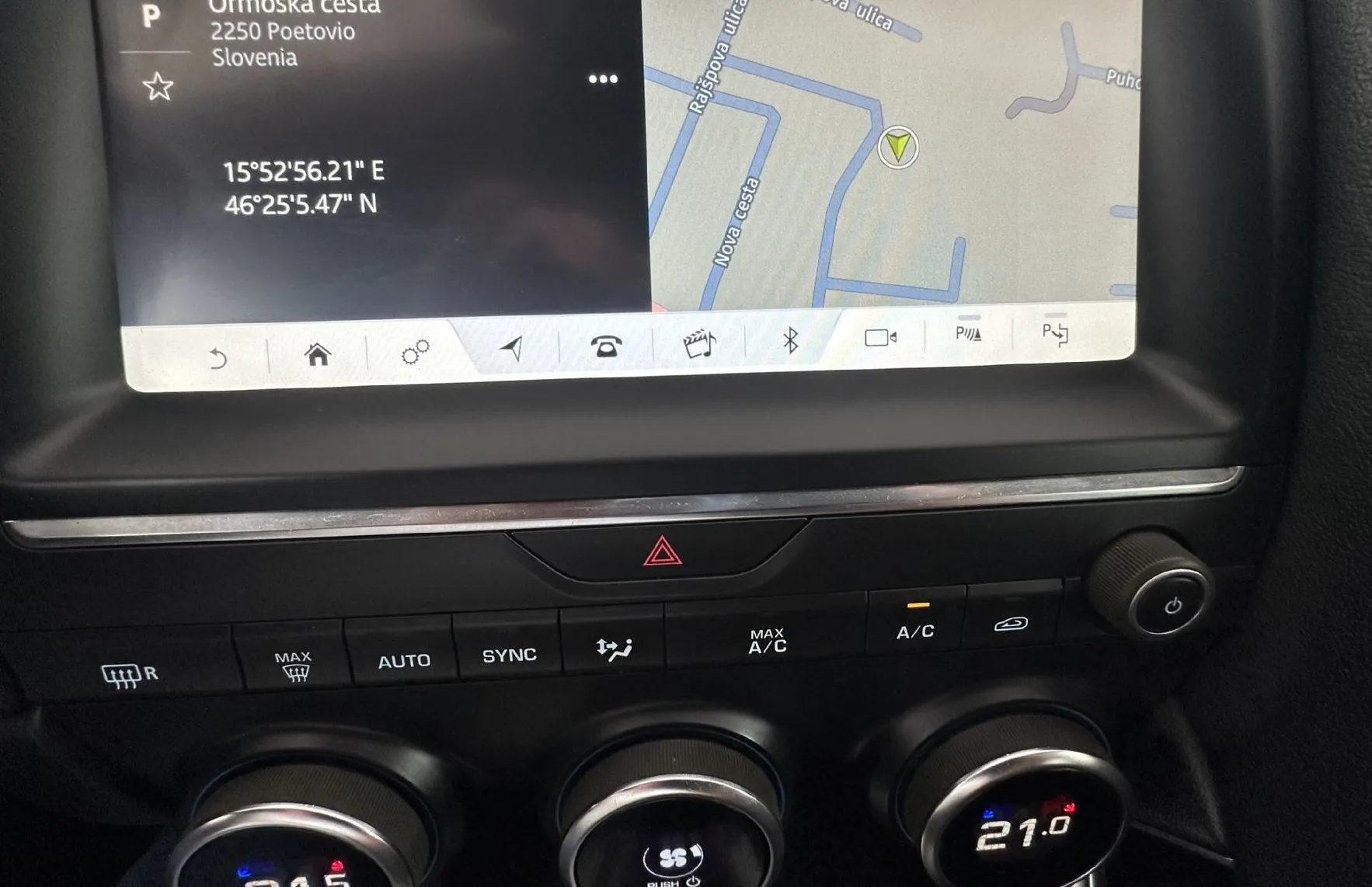 Zunanja slika - Jaguar E-PACE - AWD 2.0 TD4.4X4.R-Dynamic.KAMERA.LED.44.493 KM - 6