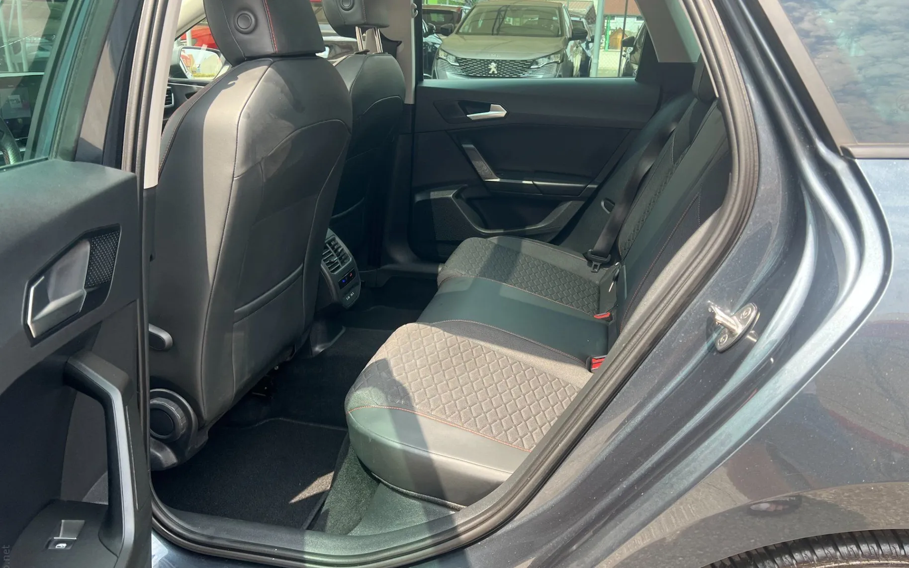 Zunanja slika - Seat Leon - ST 2.0 TDI FR DSG.NEMŠKI+4ALU.PANORAMA.GRE.SEDEŽEV - 17