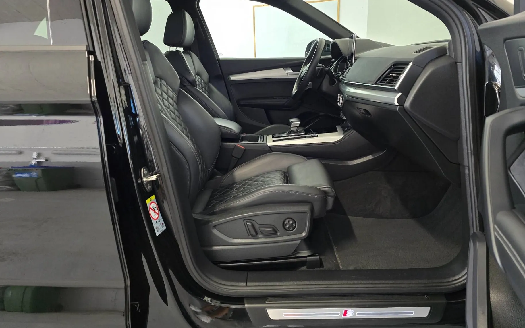 Notranja slika - Audi Q5 - quattro 40 TDI Advanced S tronic S-line - 18