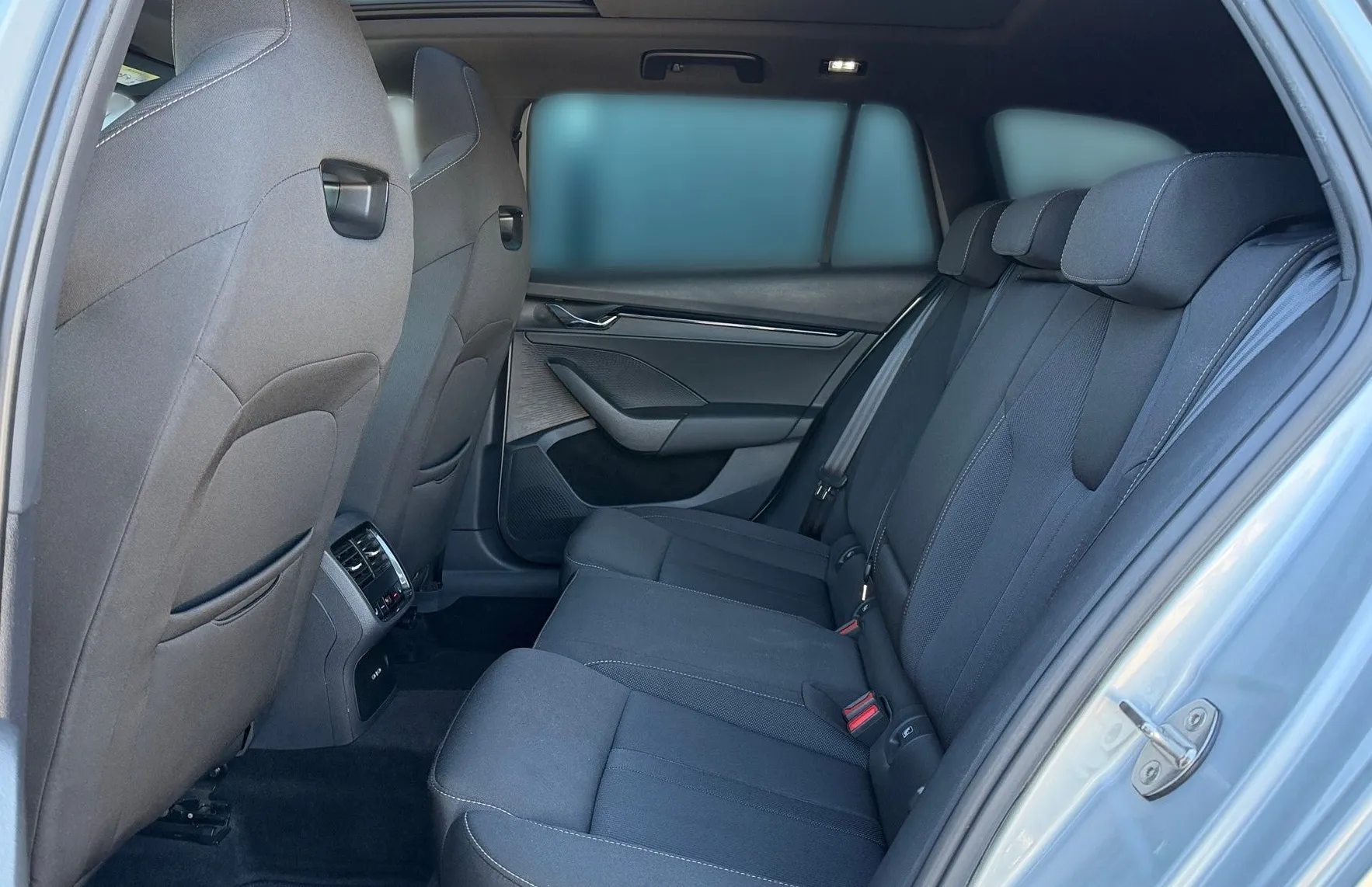 Zunanja slika - Škoda Octavia - Combi 2.0 TDI Sportline DSG-Panorama-Vlečna klju.. - 10