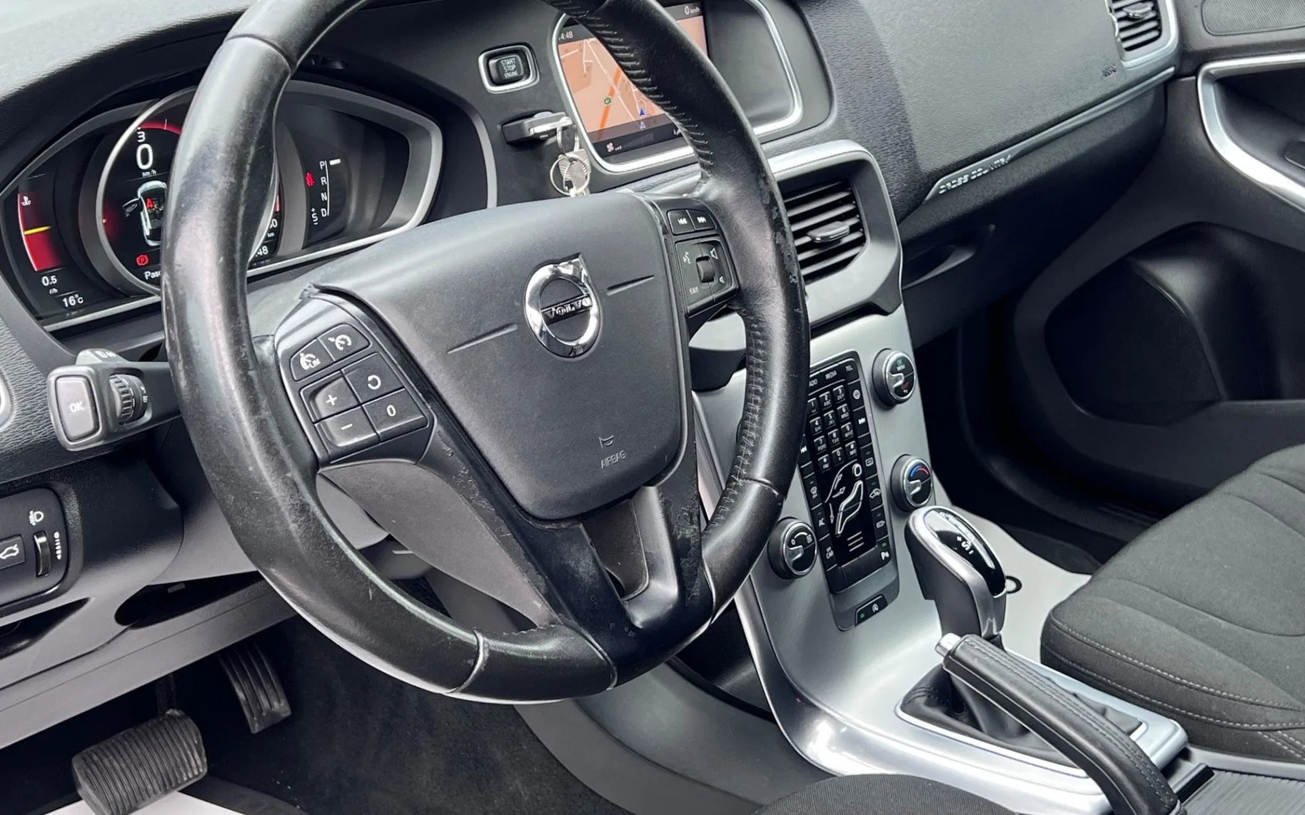 Notranja slika - Volvo V40 Cross Country - 2.0TD+NAV+VIRTUAL+PDC+ALU... - 11