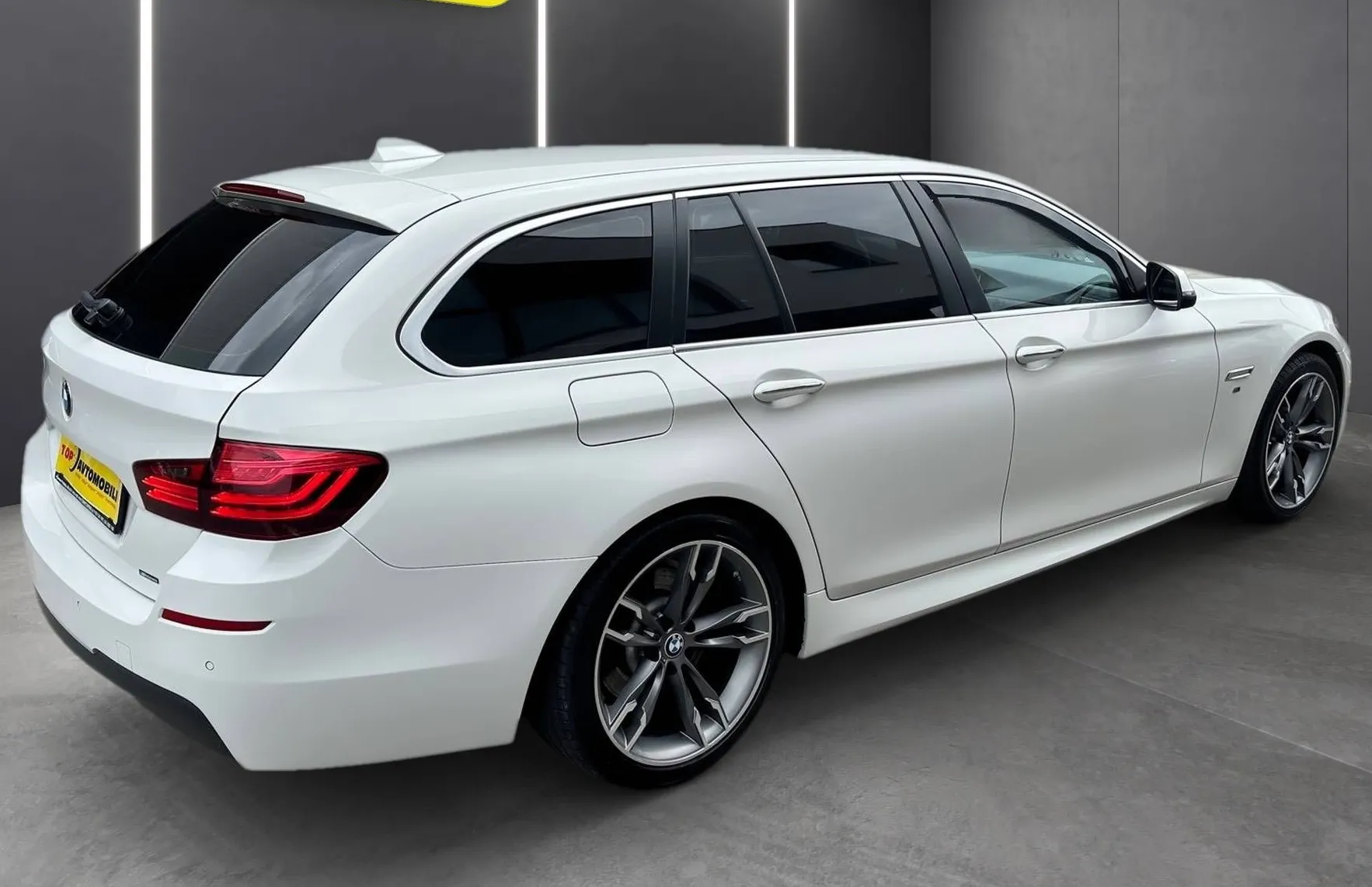 Zunanja slika - BMW Serija 5 - Touring: 520d M SPORT PAKET BI-XENON NAVI TEMP PDC HI-FI - 9
