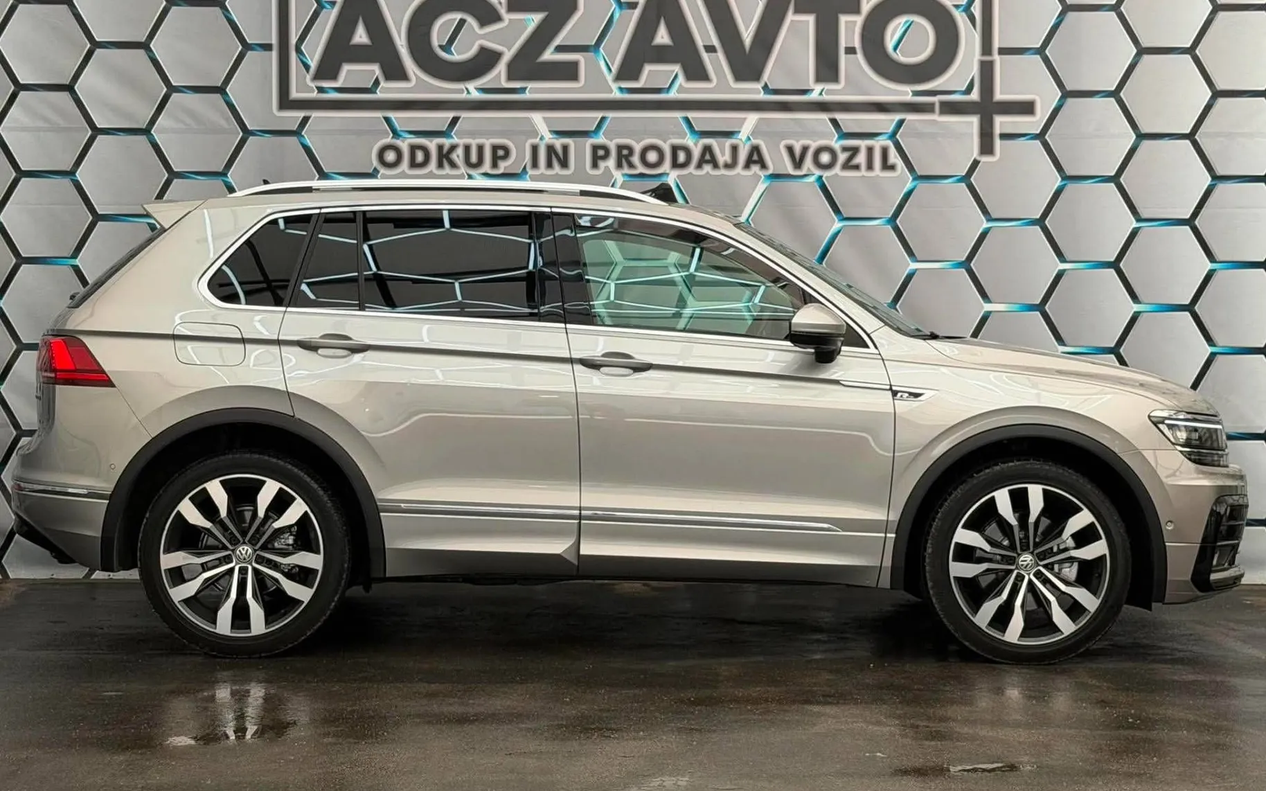 Zunanja slika - Volkswagen Tiguan - 2.0 TDI•DSG•4X4•PANO•R LINE•FUL LED•VIRTUAL•ACC• - 5