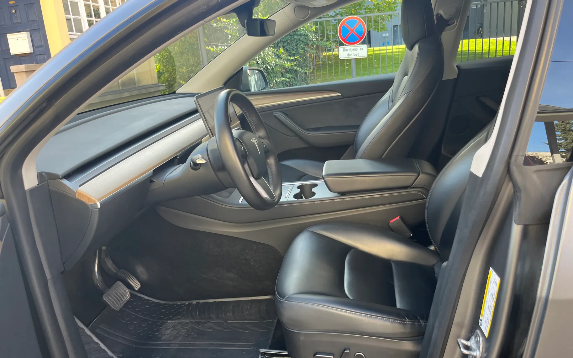 Notranja slika - Tesla Model Y - 3D3 / 3D7 - 15