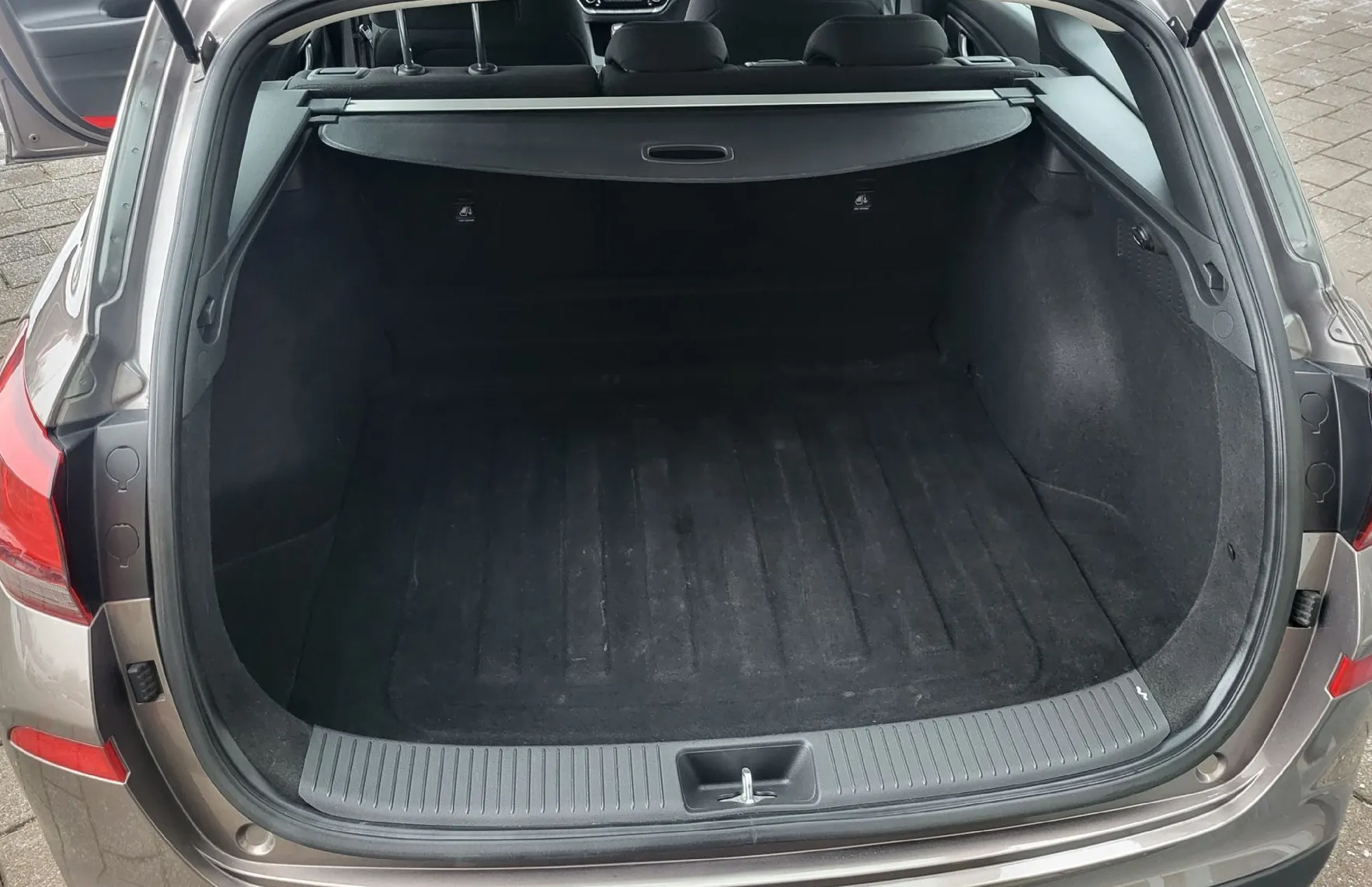 Zunanja slika - Hyundai i30 Wagon - 1.5 110 MPI TREND-slo-1last-ac-el.paket-servisna - 18
