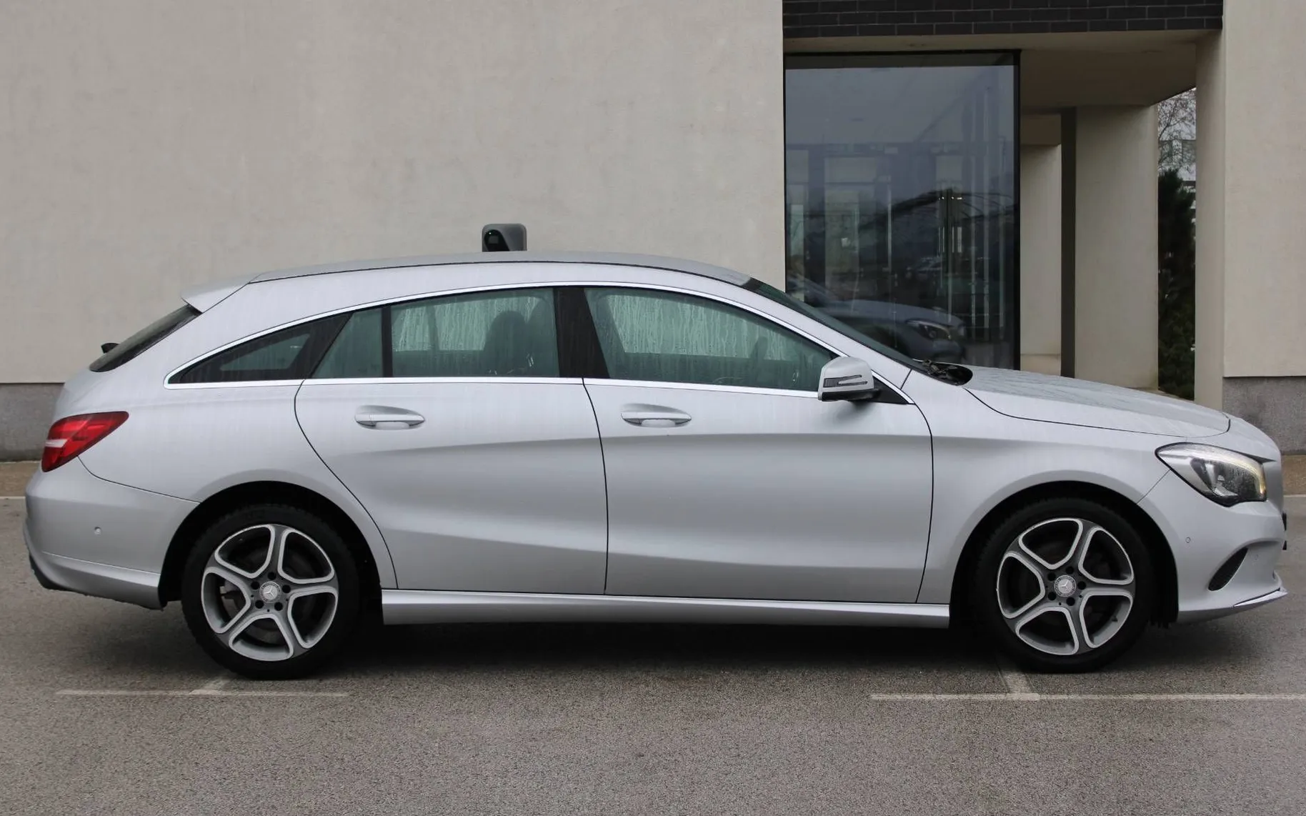 Zunanja slika - Mercedes-Benz CLA-Razred - CLA Shooting Brake CLA180d - LED NAVI PDC TEMP ALU USNJE - 5