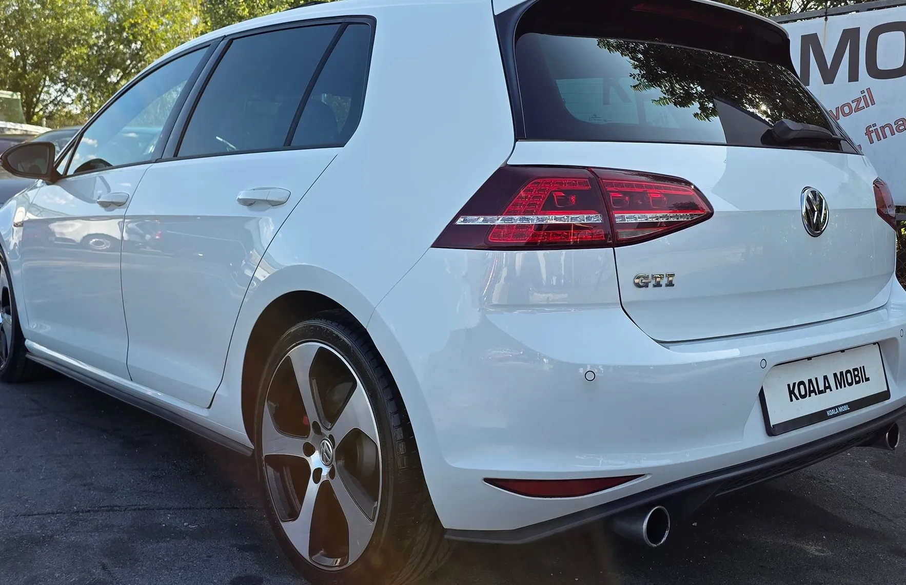 Zunanja slika - Volkswagen Golf - 2.0 GTI BMT LED-ŠIBEDAH-GRETJE SEDEŽEV-ALU - 6