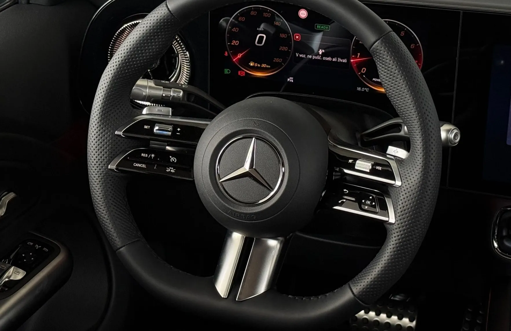 Zunanja slika - Mercedes-Benz GLB-Razred - 220 4MATIC AMG LINE - 14