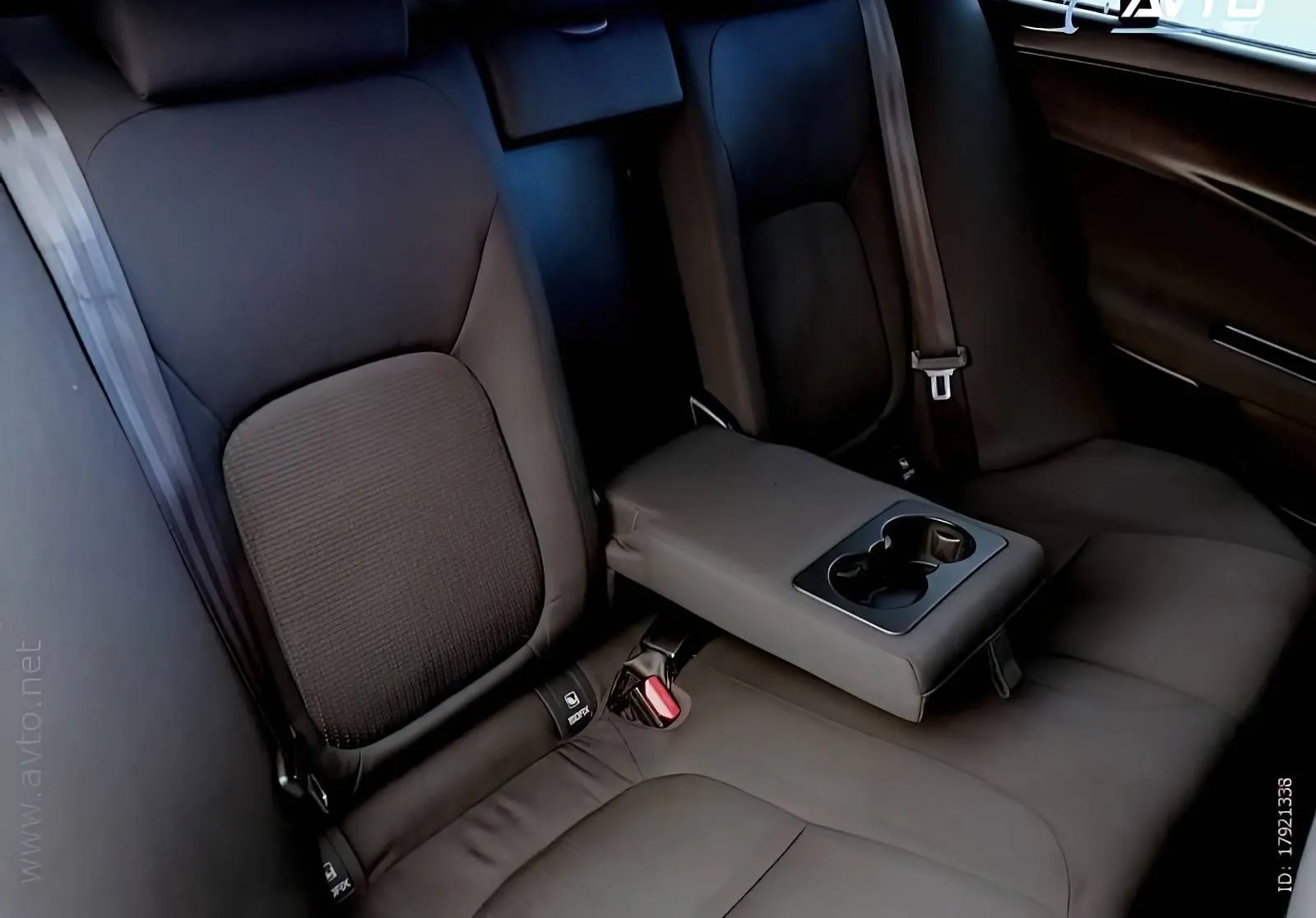 Notranja slika - Jaguar XE - 2.0D E-Performance 163PS Prestige LED KOT-NOV- - 9