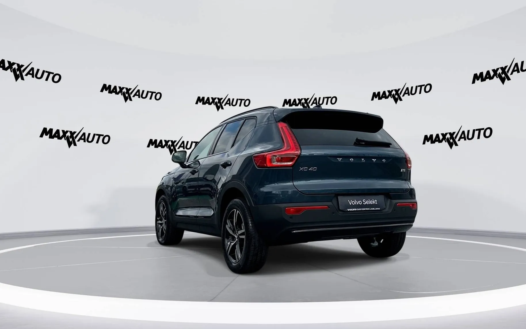 Notranja slika - Volvo XC40 - B3 P Plus Dark Avt. - 7