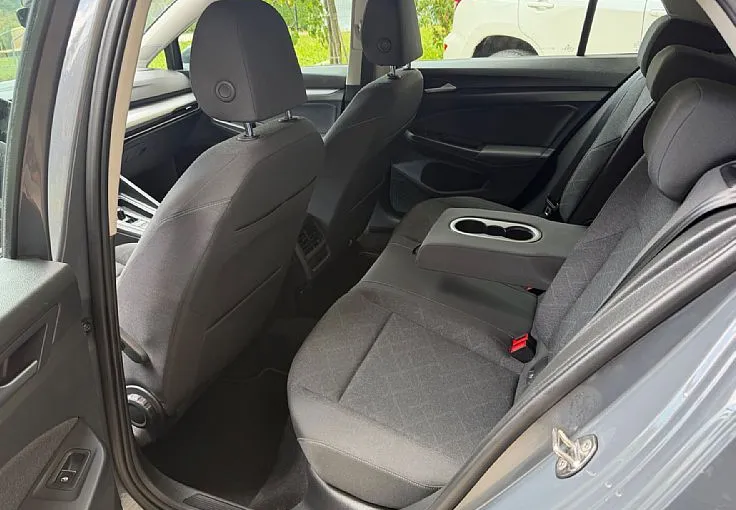 Zunanja slika - Volkswagen Golf - 2.0 TDI DSG 110kW 1.LASTNIK LED DAB LINE ASSIS ACC - 11