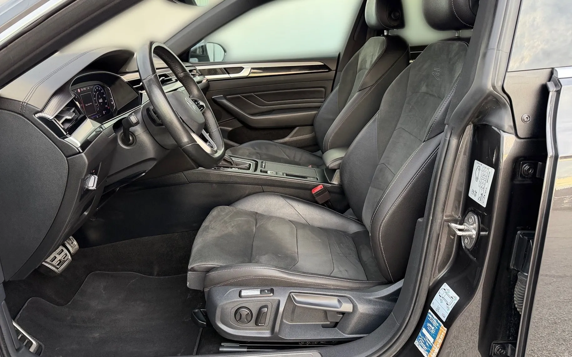 Notranja slika - Volkswagen Arteon Shooting Brake - 2.0 TDI DSG 4MOTION R-Line... - 7