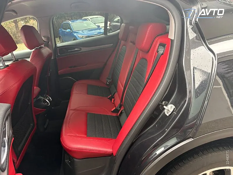 Notranja slika - Alfa Romeo Stelvio - Q4 2,2 Diesel 210 Business Avt. - 7