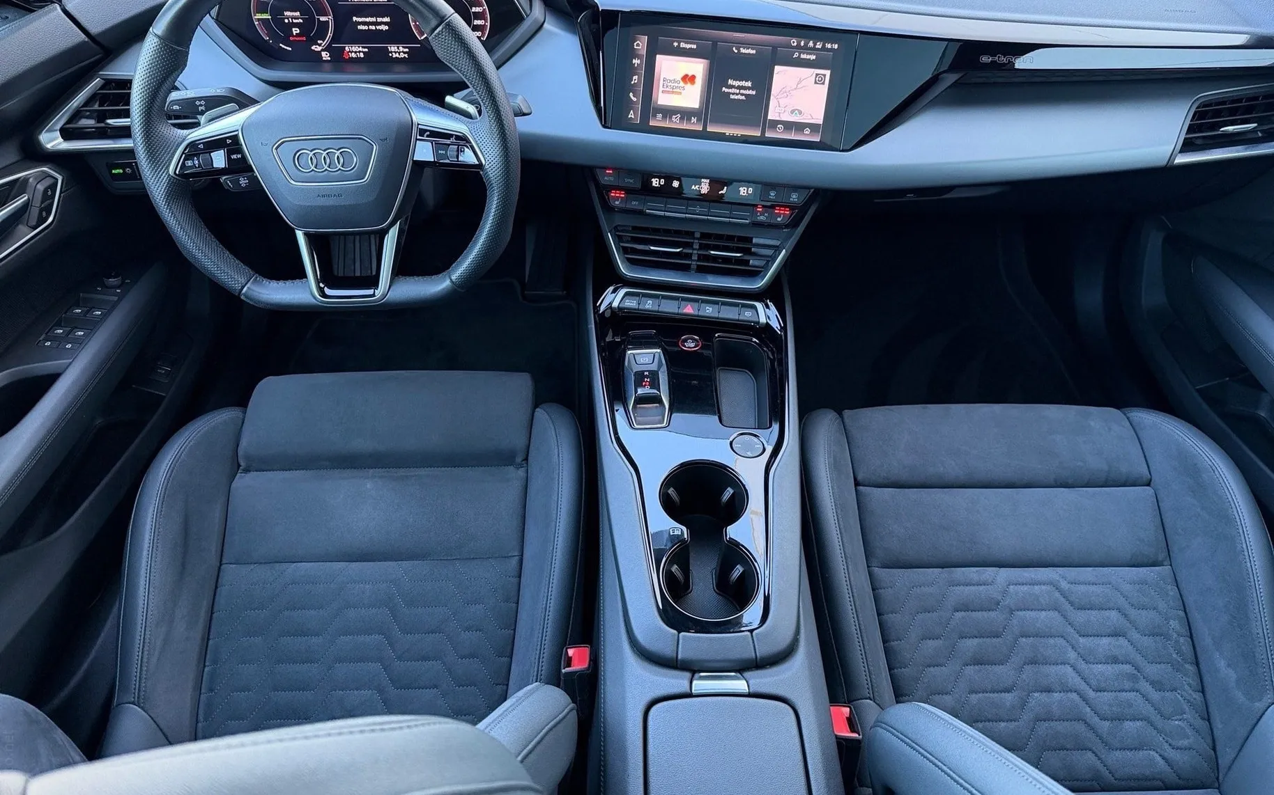 Notranja slika - Audi e-tron GT - Quattro-Zračno Vzmetenje Panorama-Matrix-Keyles - 10