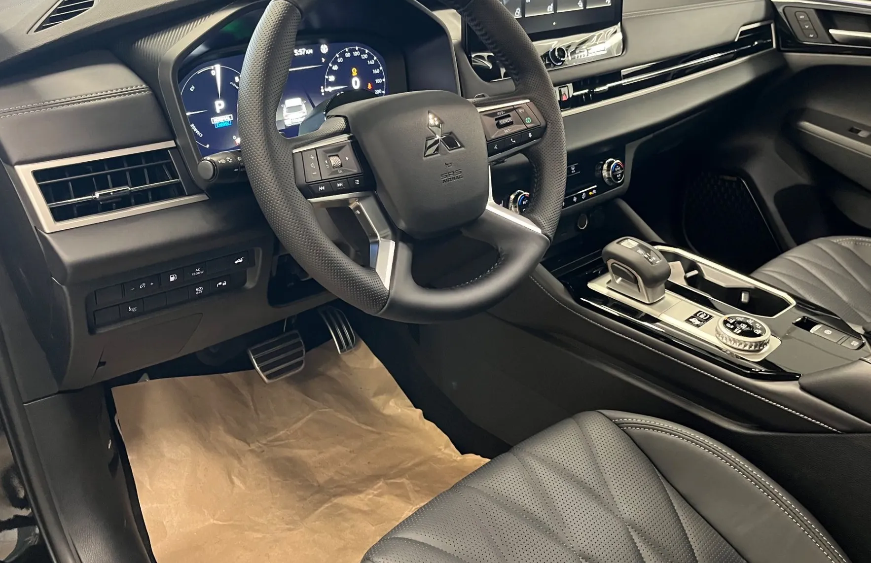 Zunanja slika - Mitsubishi Outlander - Black Edition PHEV 4WD 2.4  Avt. - NA ZALOGI - - 7