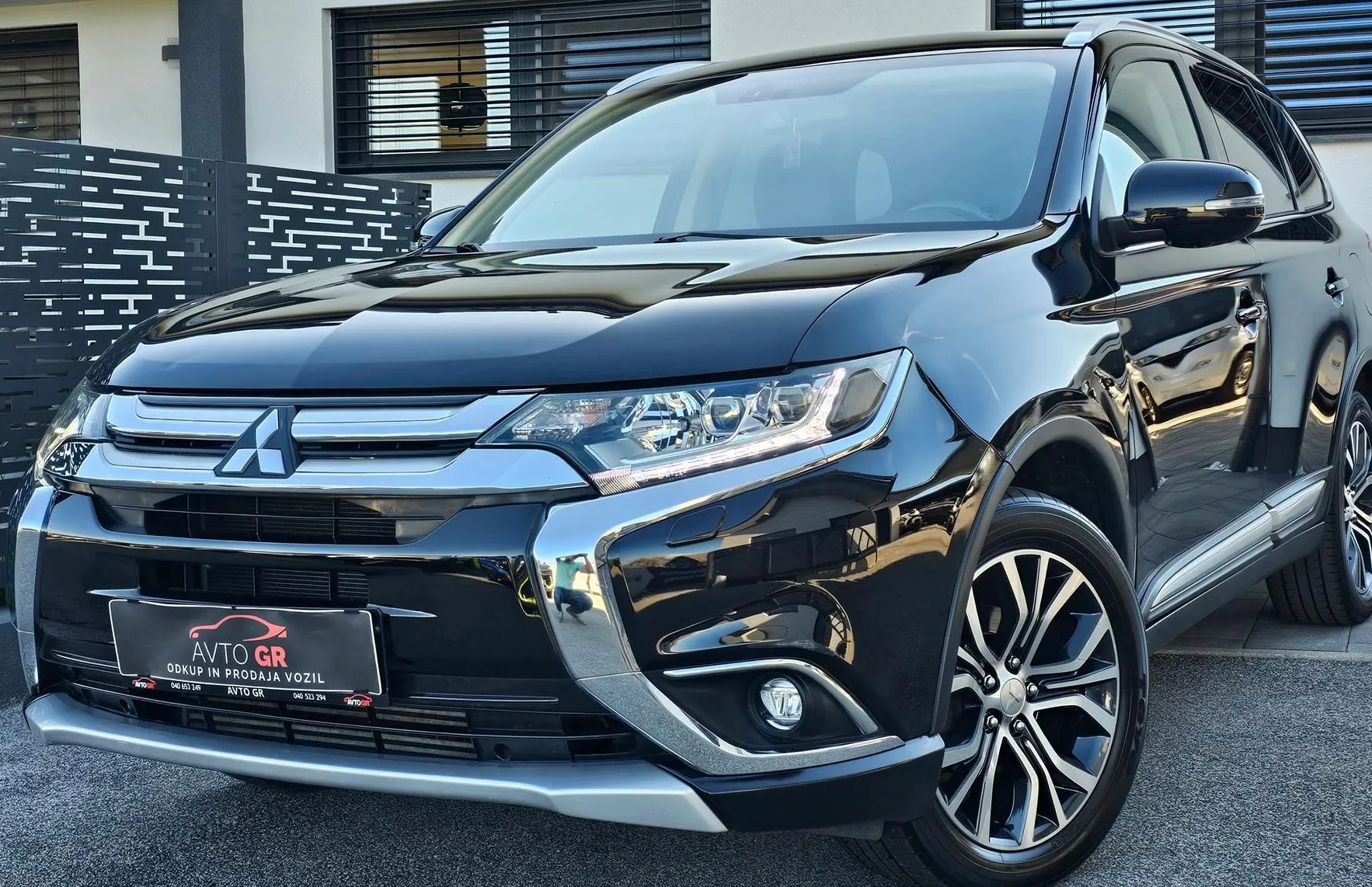 Zunanja slika - Mitsubishi Outlander - 4WD 2.2 DI-D Instyle+ Avt.-le 104.000km-Odličen- - 1