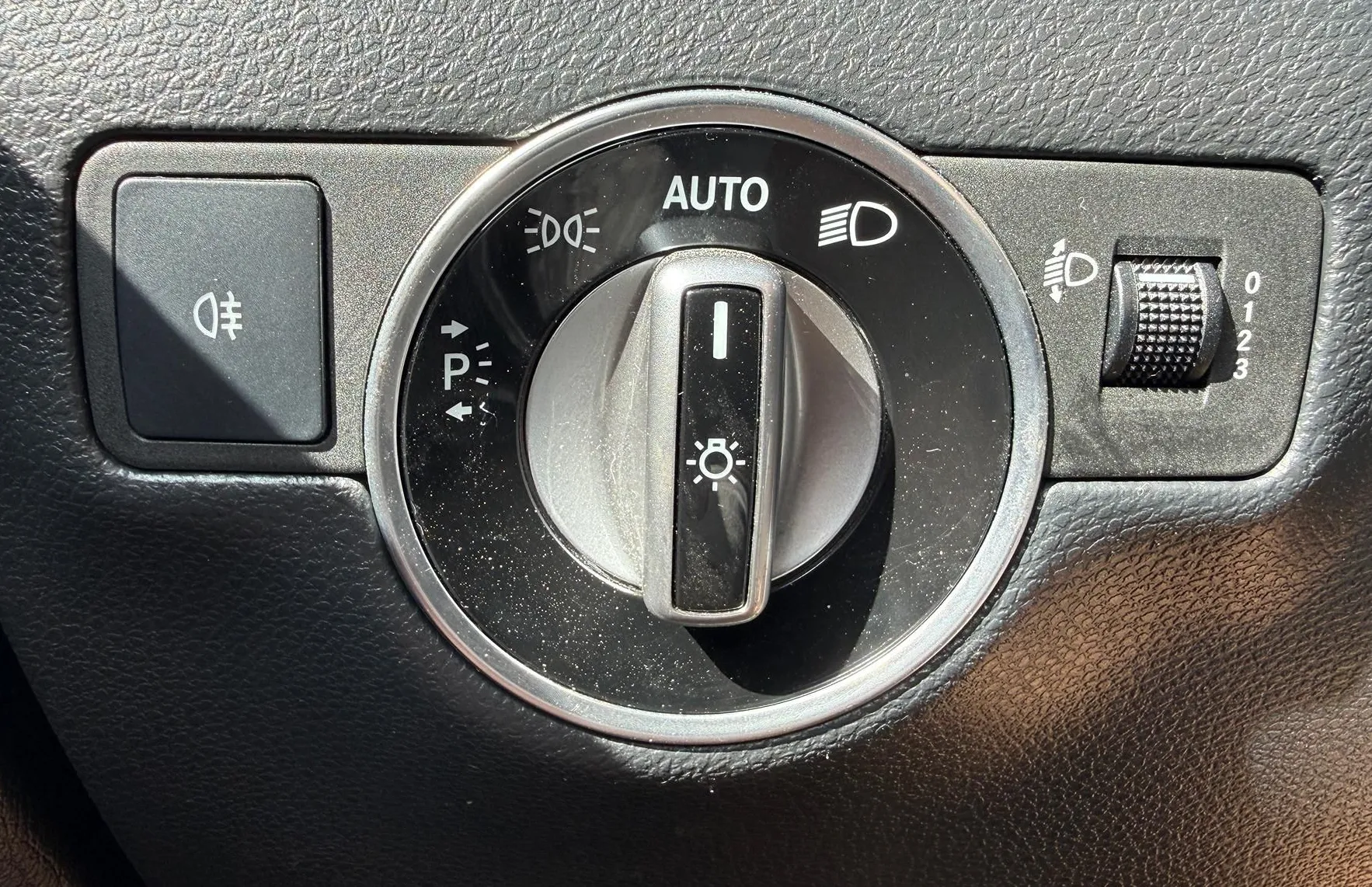 Zunanja slika - Mercedes-Benz B-Razred - B 200d D-LED NAVI PDC ALU GSV KREDIT 171 NA MESEC - 21