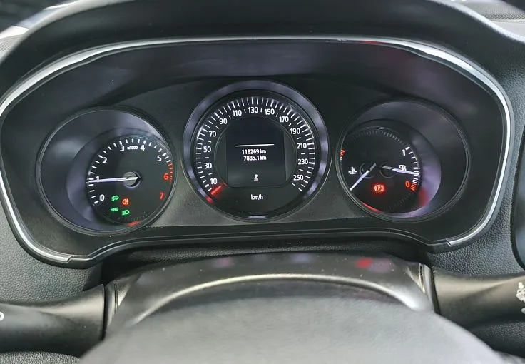 Zunanja slika - Renault Mégane - Megane GRANDCOUPE 1.6 16V-SENZORJI-TEMPO.-REZ.KOLO-VIDEO - 9
