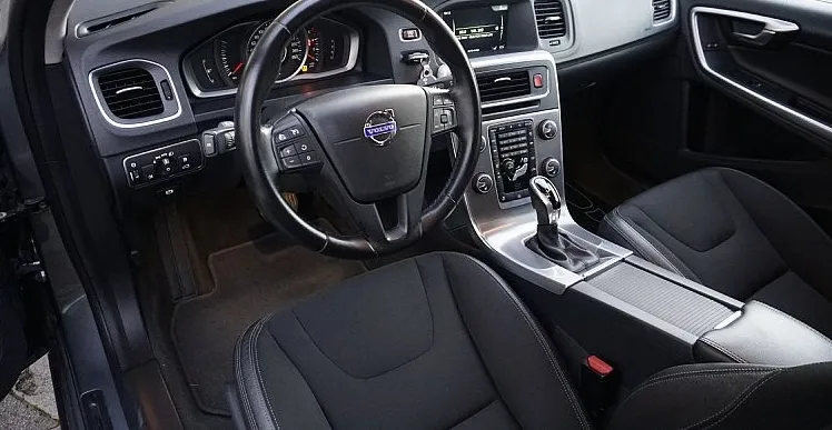 Zunanja slika - Volvo S60 - D3 A Momentum+ Xenon +Memory+ Alu 17 +Navi - 9